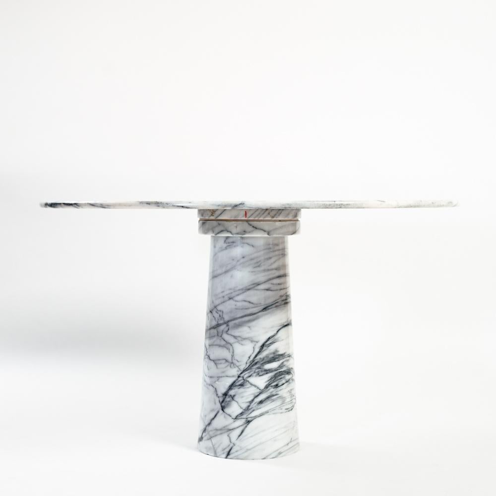 Runder italienischer Marmor-Esstisch im Angelo Mangiarotti-Stil, 1970er Jahre (Carrara-Marmor) im Angebot