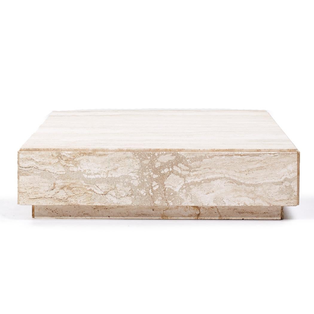 Table basse italienne du milieu du siècle en marbre

Cette table basse mesure : 39.5 de large x 39.5 de profond x 10.5 de haut

Tous les meubles peuvent être achetés dans ce que nous appelons un état vintage restauré. Cela signifie que la pièce est
