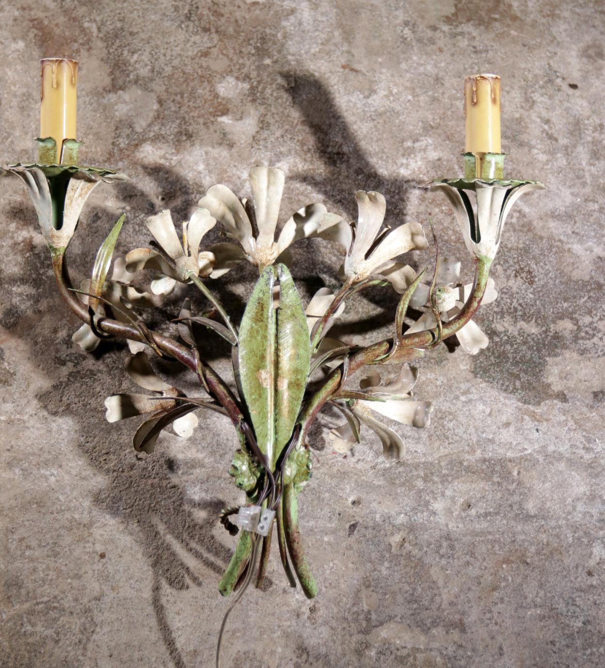 Midcentury Italian Metal Flower Wall Lamp For Sale 4