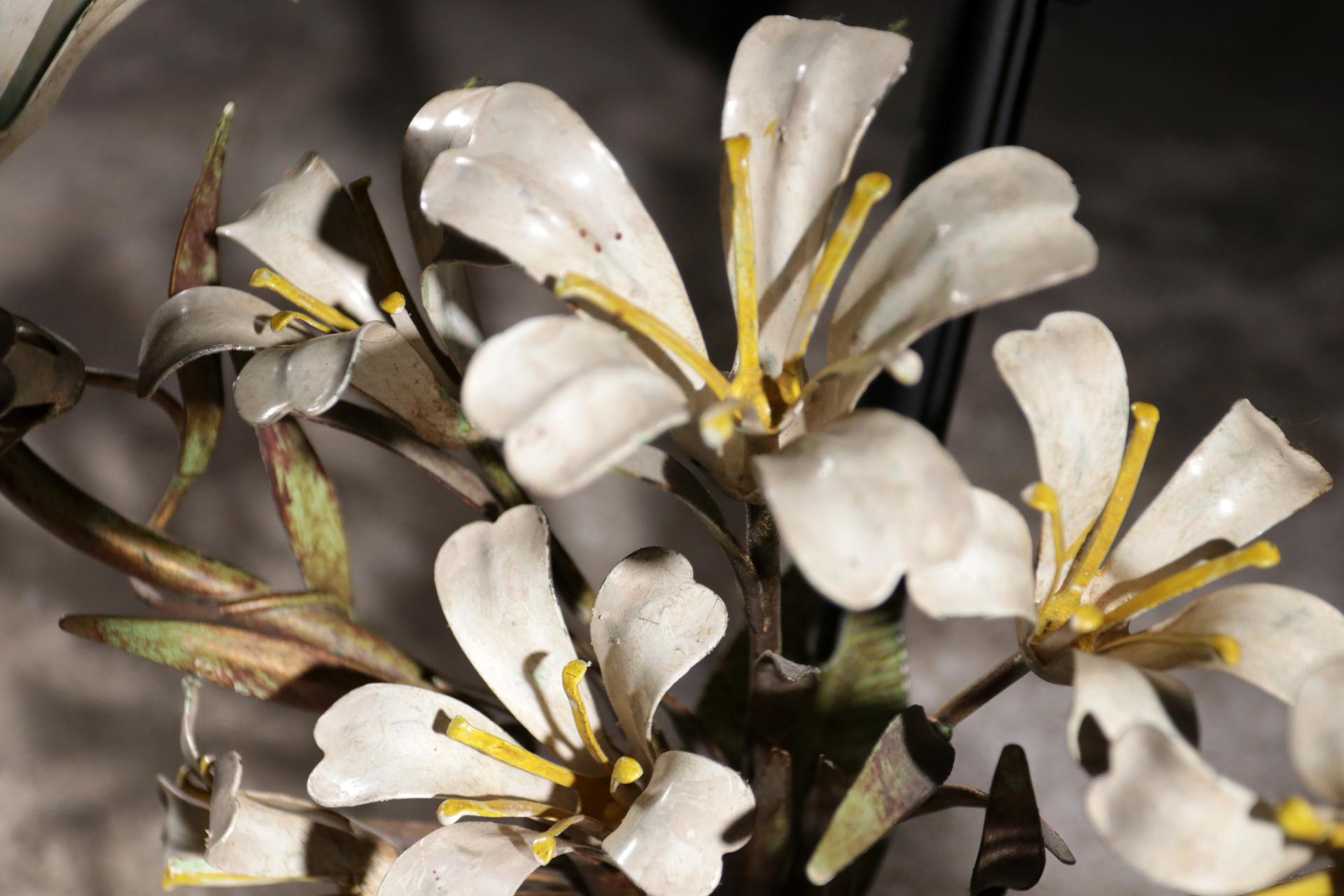 Late 20th Century Midcentury Italian Metal Flower Wall Lamp For Sale