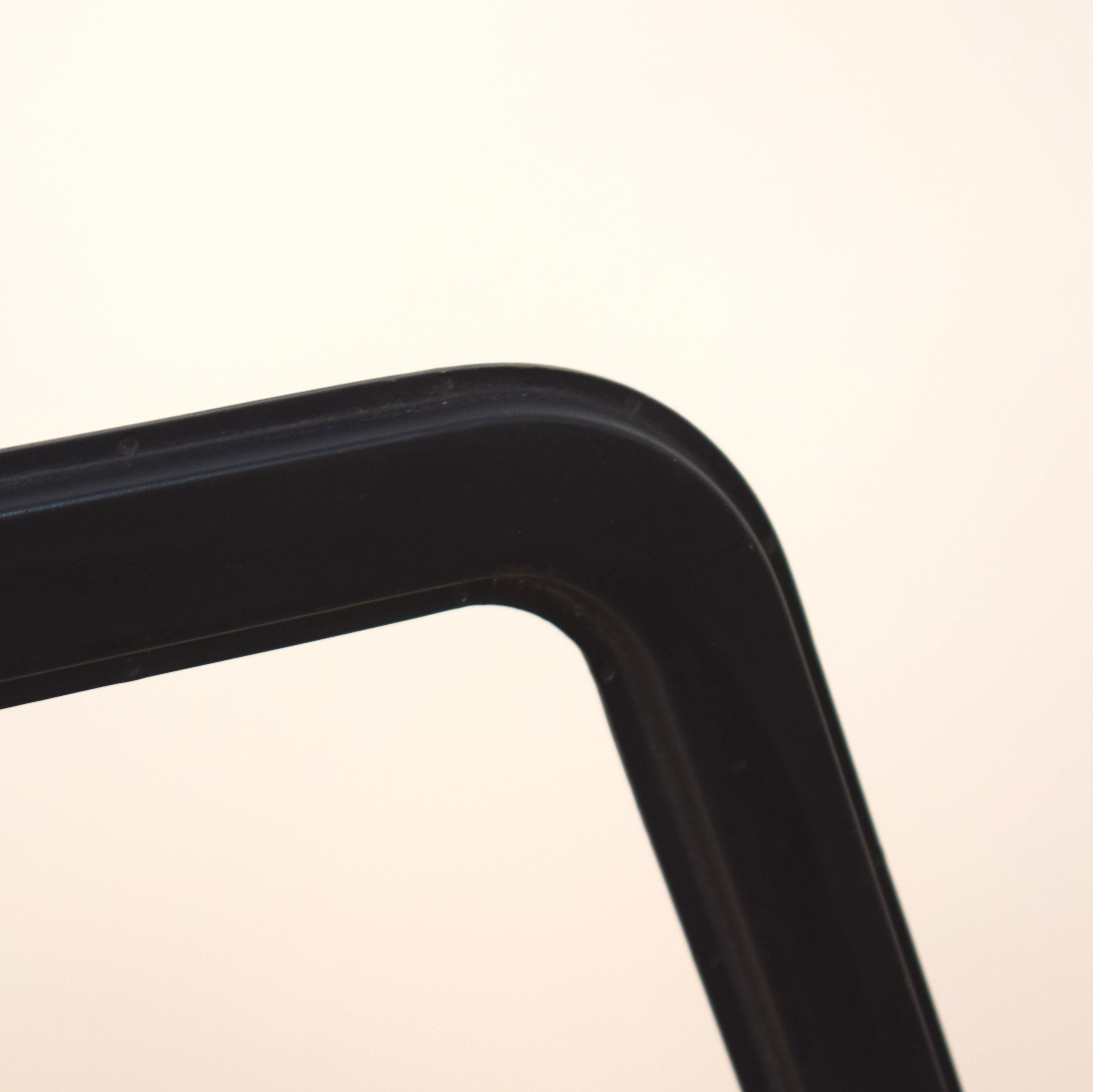 Lampada da tavolo italiana di metà secolo in metallo laccato di BBPR della serie Olivetti Arco in vendita 9