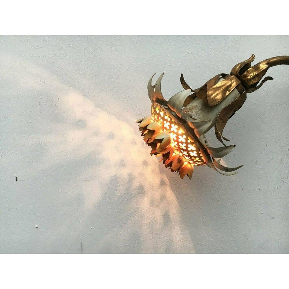 Lampada da parete a girasole in metallo della metà del secolo scorso, anni '60 In condizioni ottime in vendita a Hamburg, DE