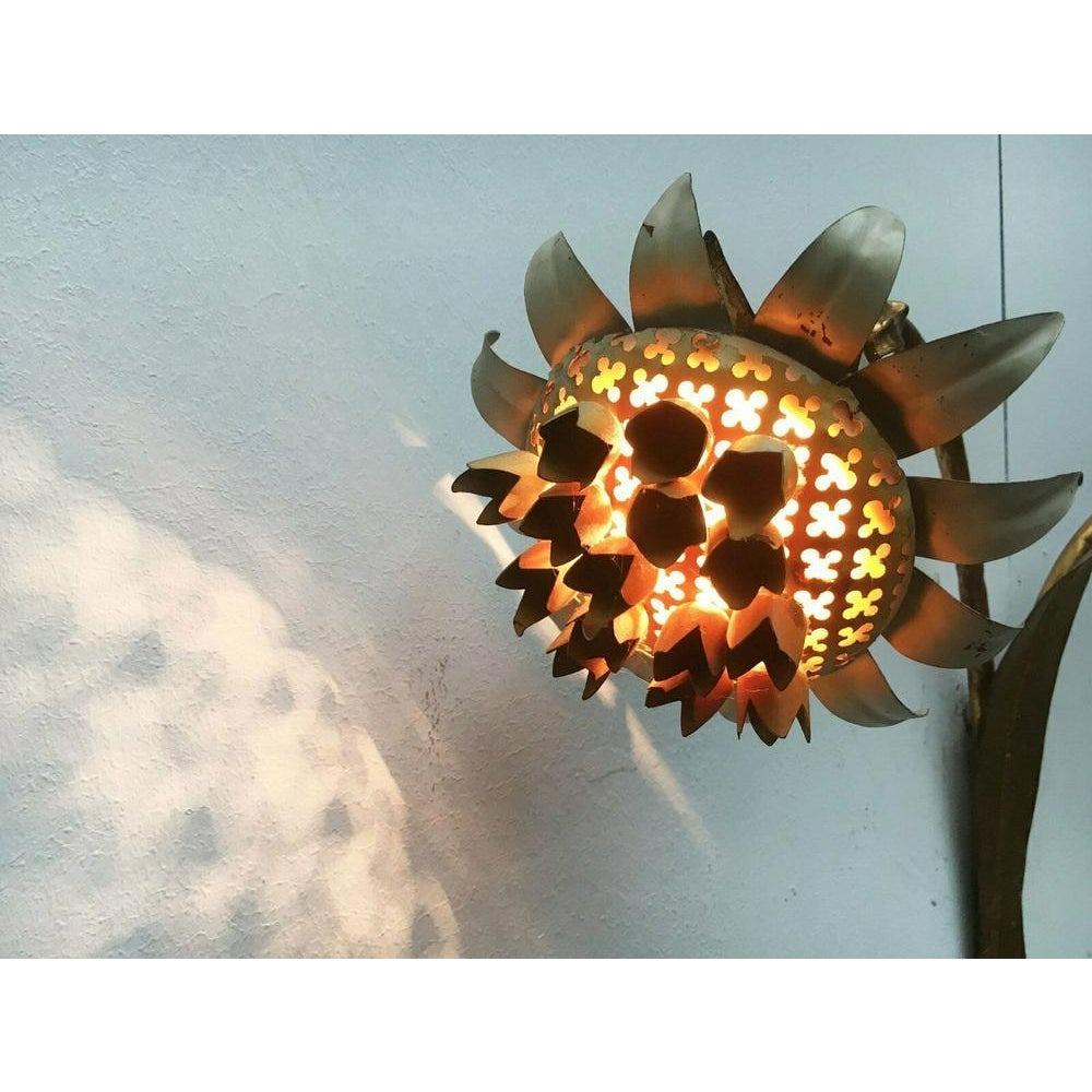 Lampada da parete a girasole in metallo della metà del secolo scorso, anni '60 in vendita 1