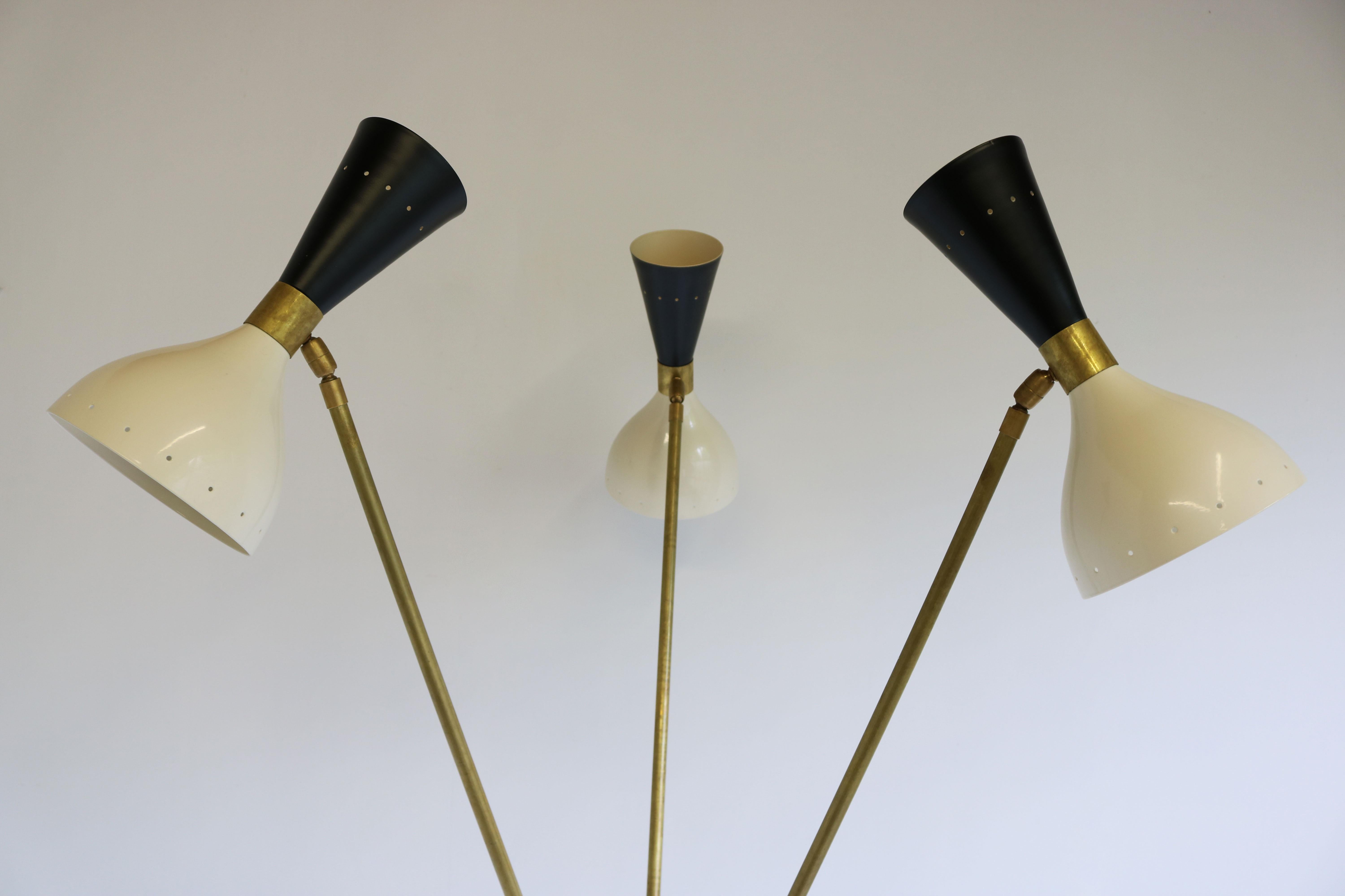 Mid-Century Italian Minimalist Design Floor Lamp Brass 1950 Black White Tripod For Sale 4