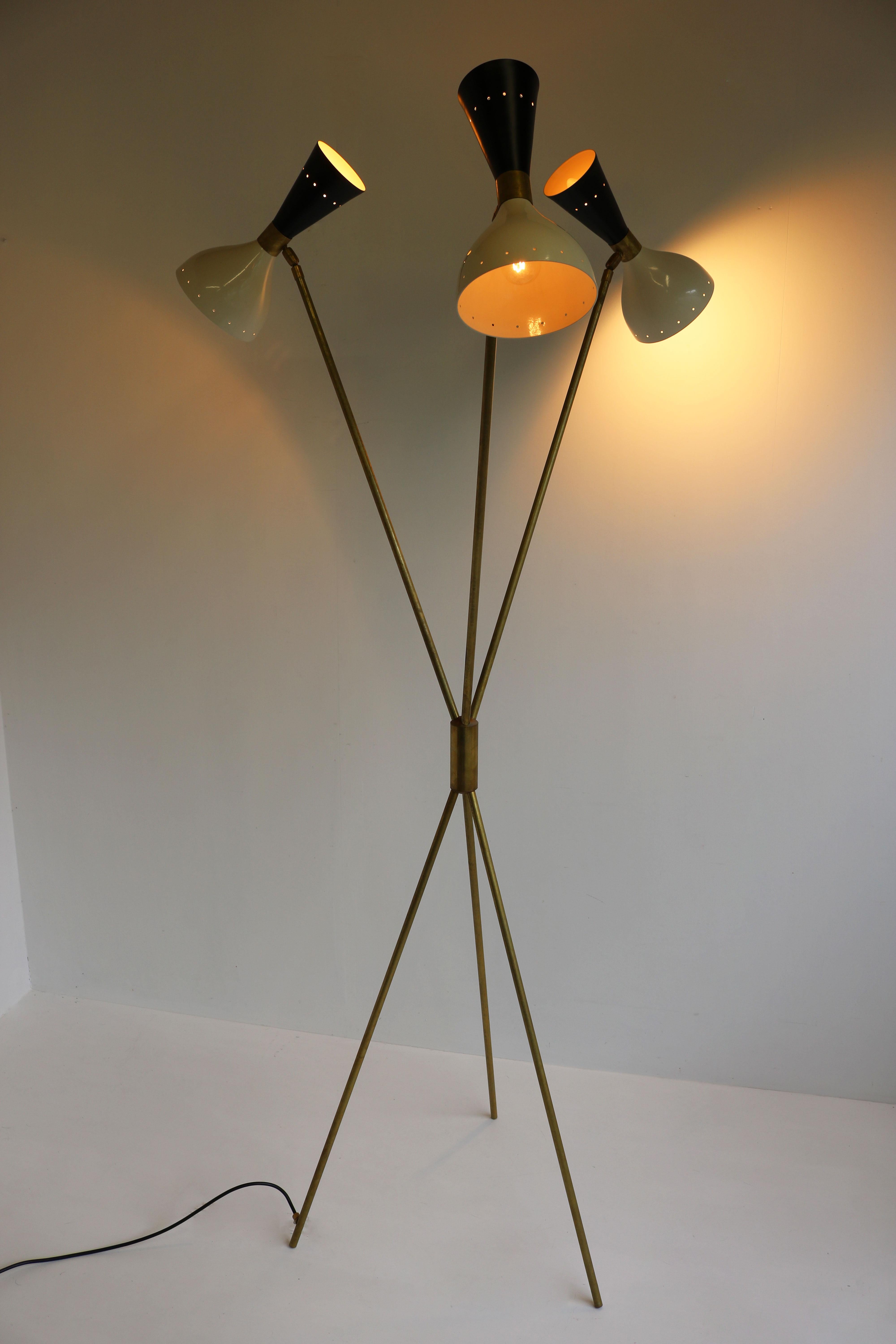 Mid-Century Italian Minimalist Design Floor Lamp Brass 1950 Black White Tripod For Sale 6