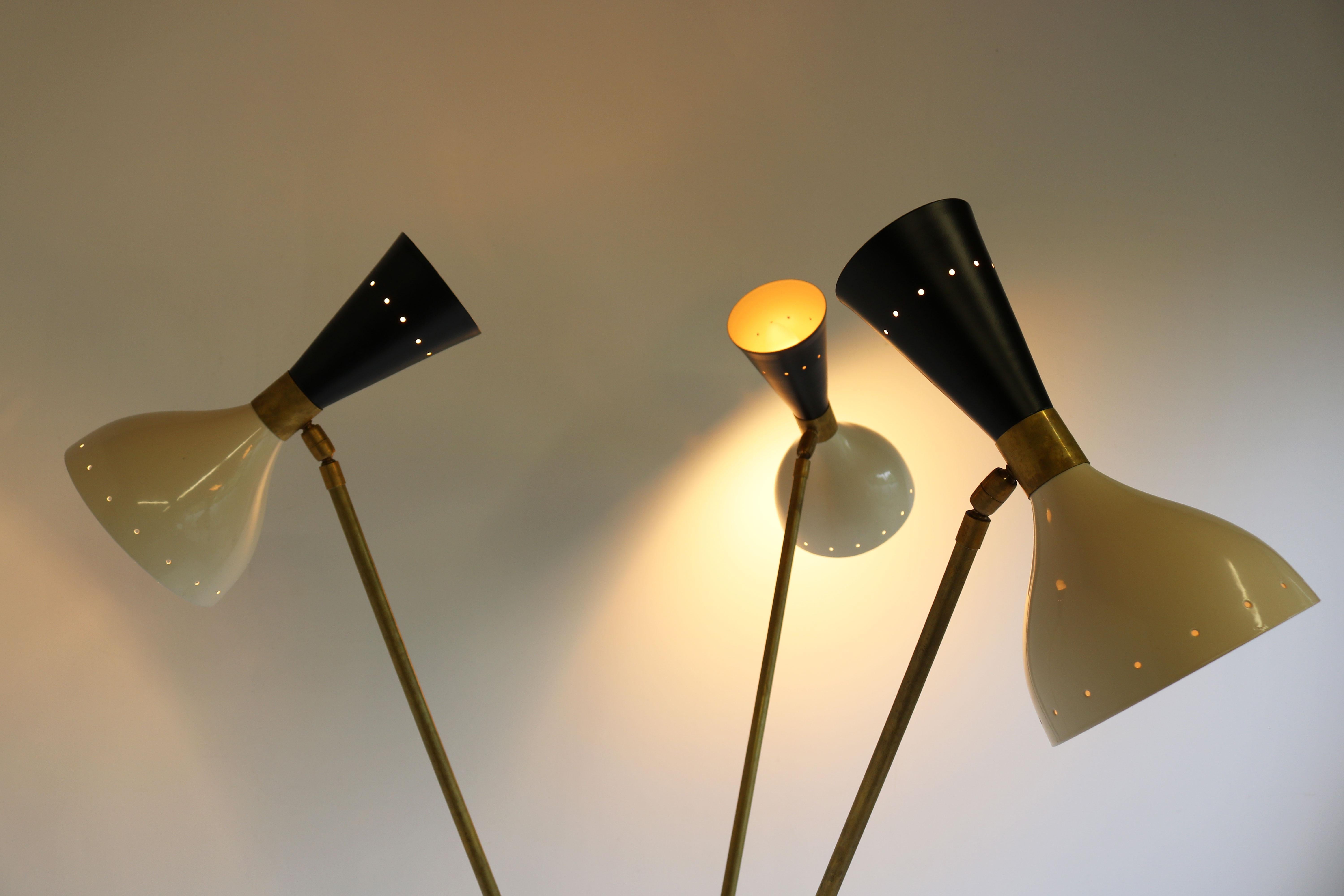 Mid-Century Italian Minimalist Design Floor Lamp Brass 1950 Black White Tripod For Sale 7
