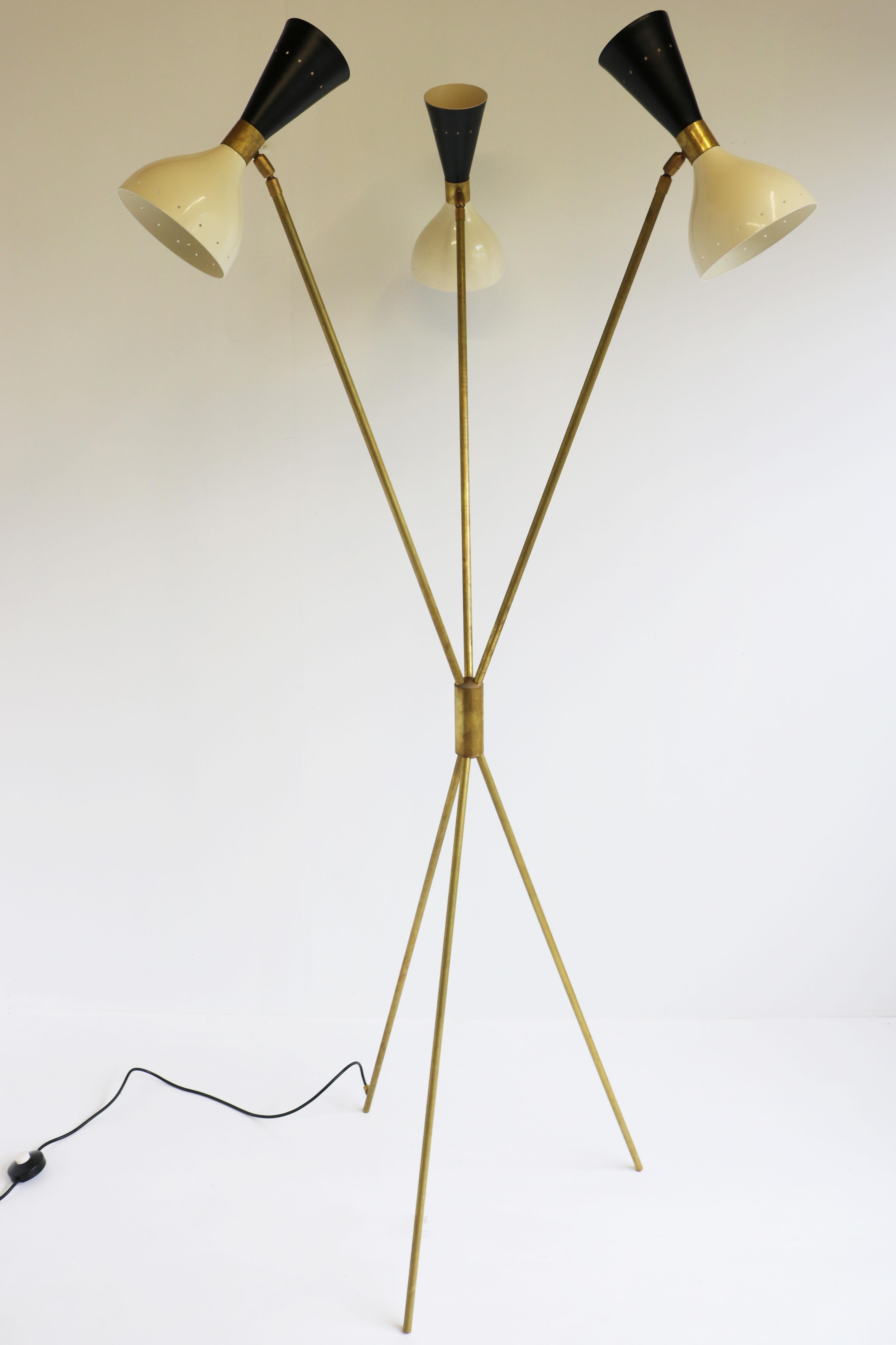Mid-Century Italian Minimalist Design Floor Lamp Brass 1950 Black White Tripod For Sale 9