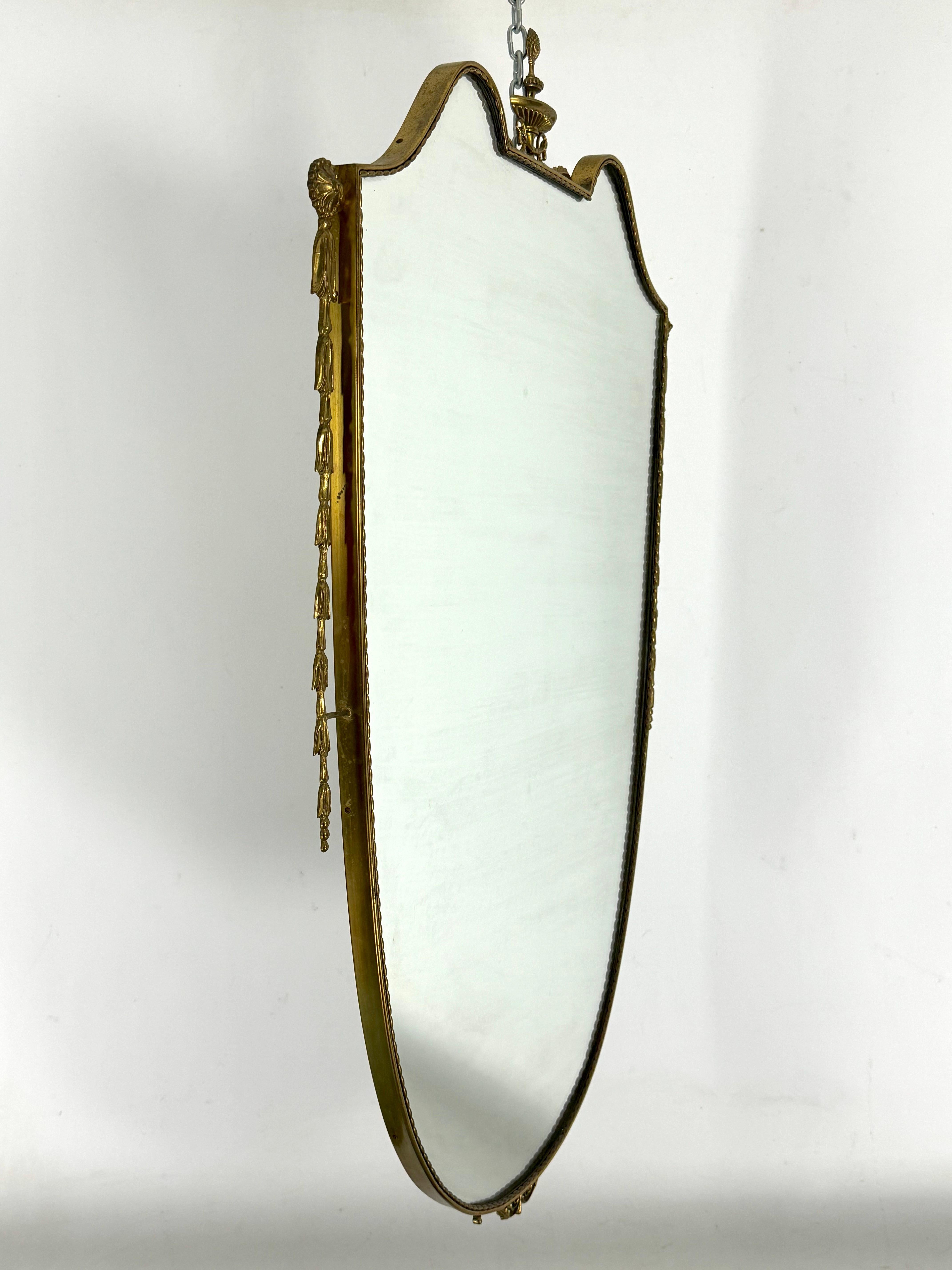 Italienischer Spiegel aus der Mitte des Jahrhunderts aus Messing. Italien 1950er Jahre im Angebot 7