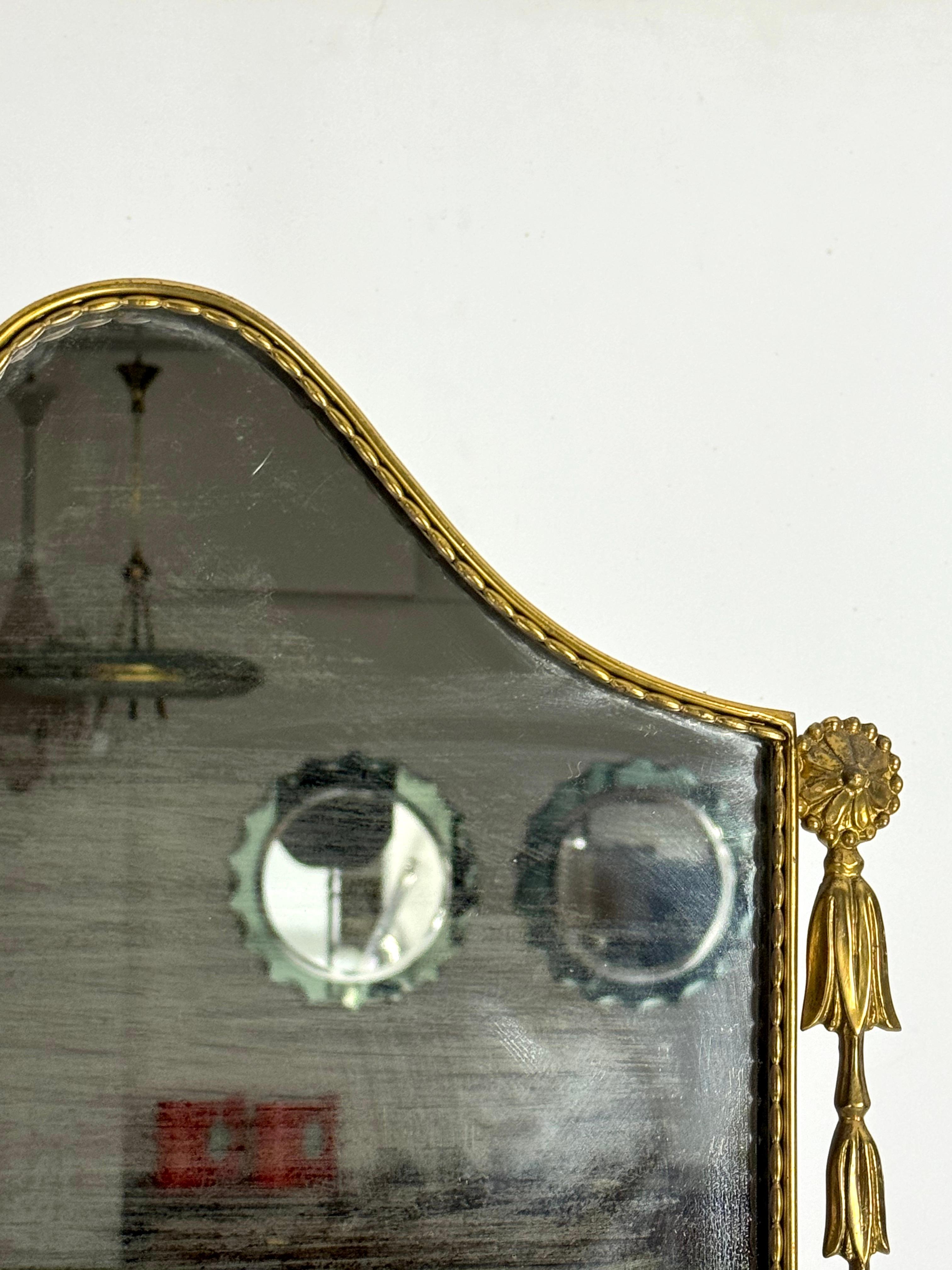 Italienischer Spiegel aus der Mitte des Jahrhunderts aus Messing. Italien 1950er Jahre im Angebot 2