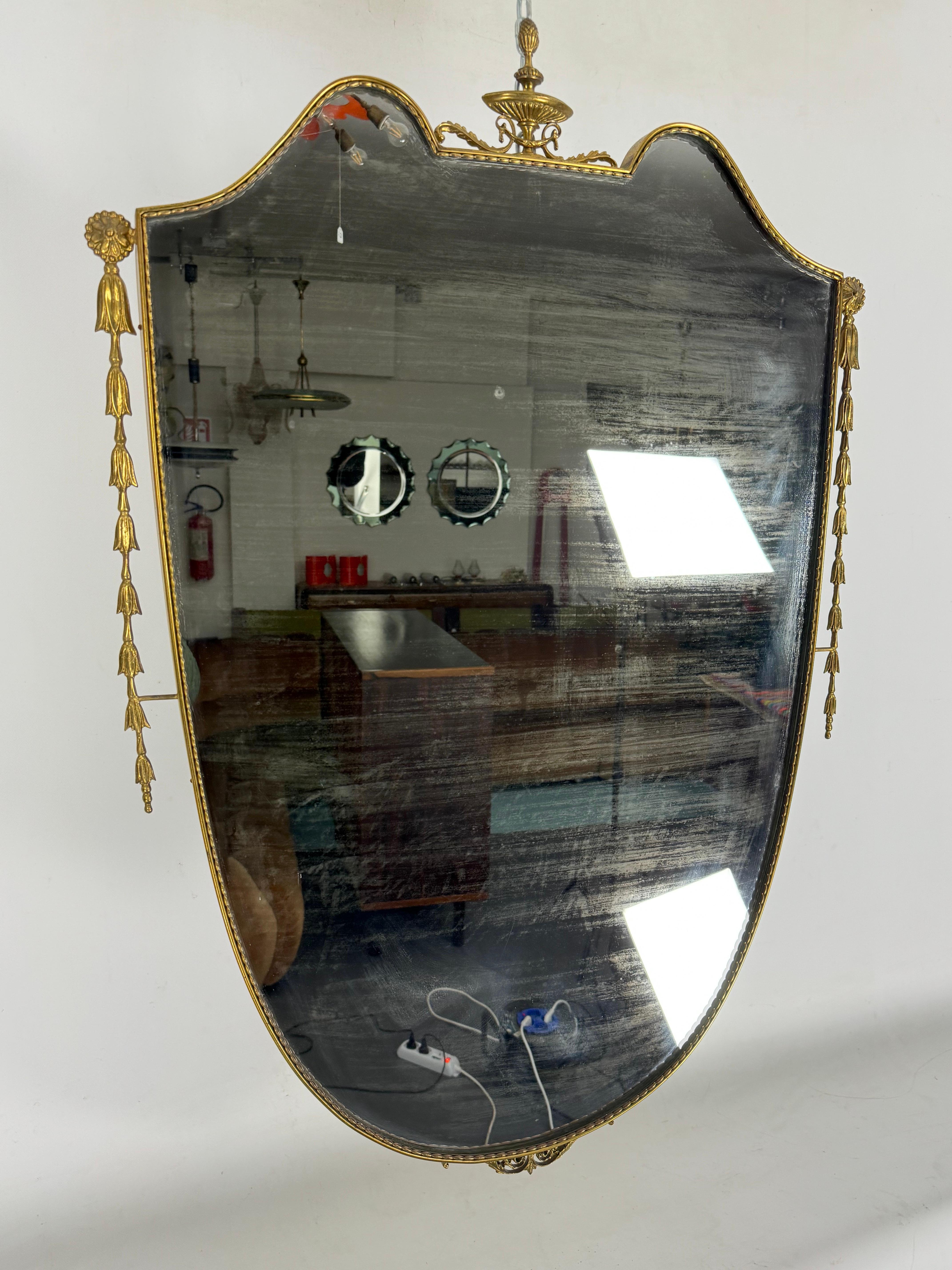 Italienischer Spiegel aus der Mitte des Jahrhunderts aus Messing. Italien 1950er Jahre im Angebot 4