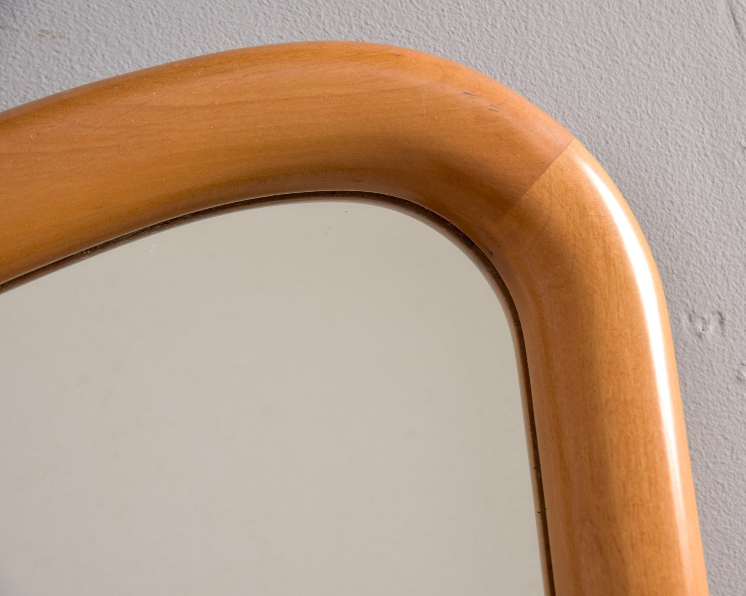 Miroir italien du milieu du siècle avec cadre en bois biomorphique en vente 3