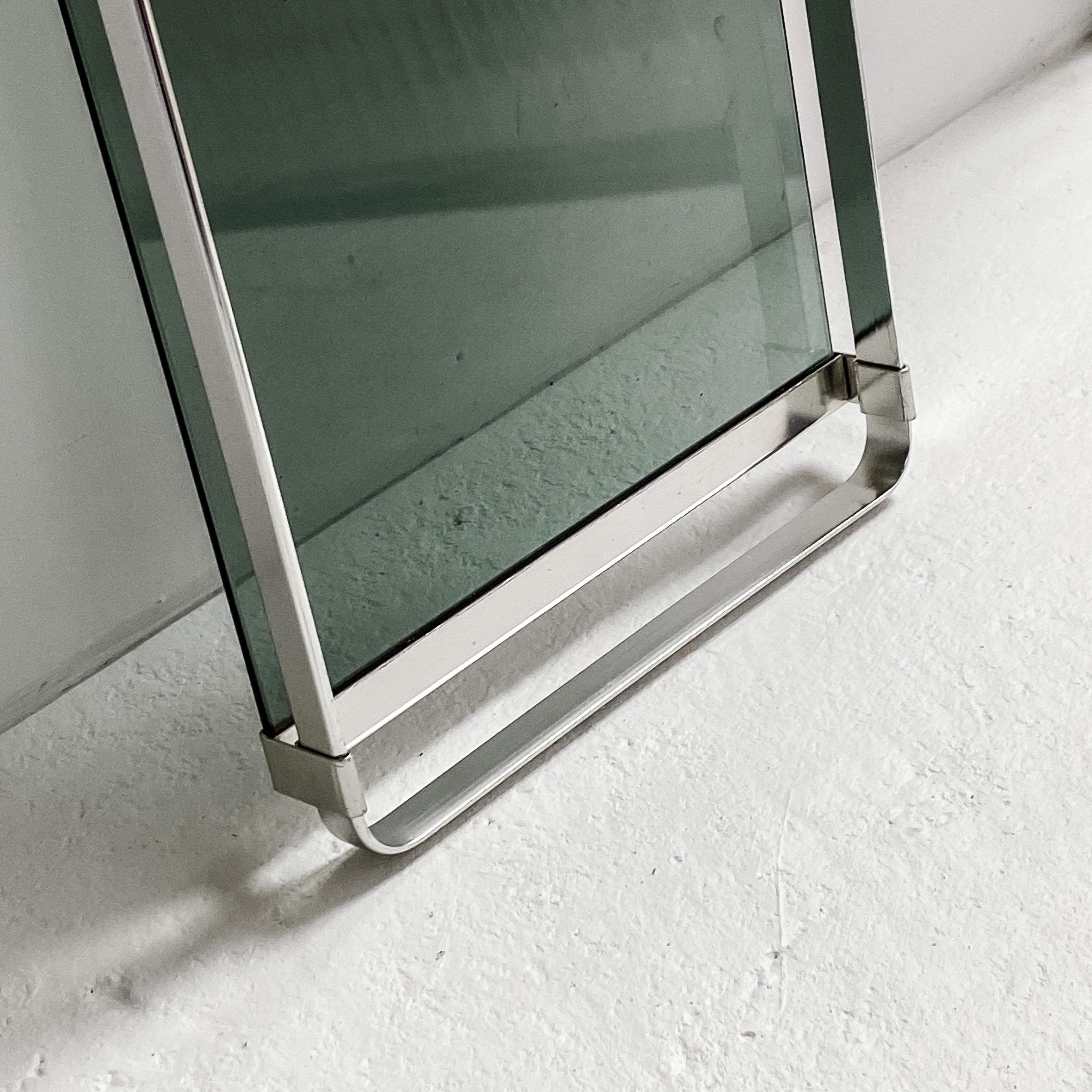 Glamour and stylish serving tray by MB Italy. Typical sleek seventies design, executed in aluminium and grey/greenish smoke glass. Only minor traces of use, still with its original label underneath.
Perfect item for serving cocktails or morning