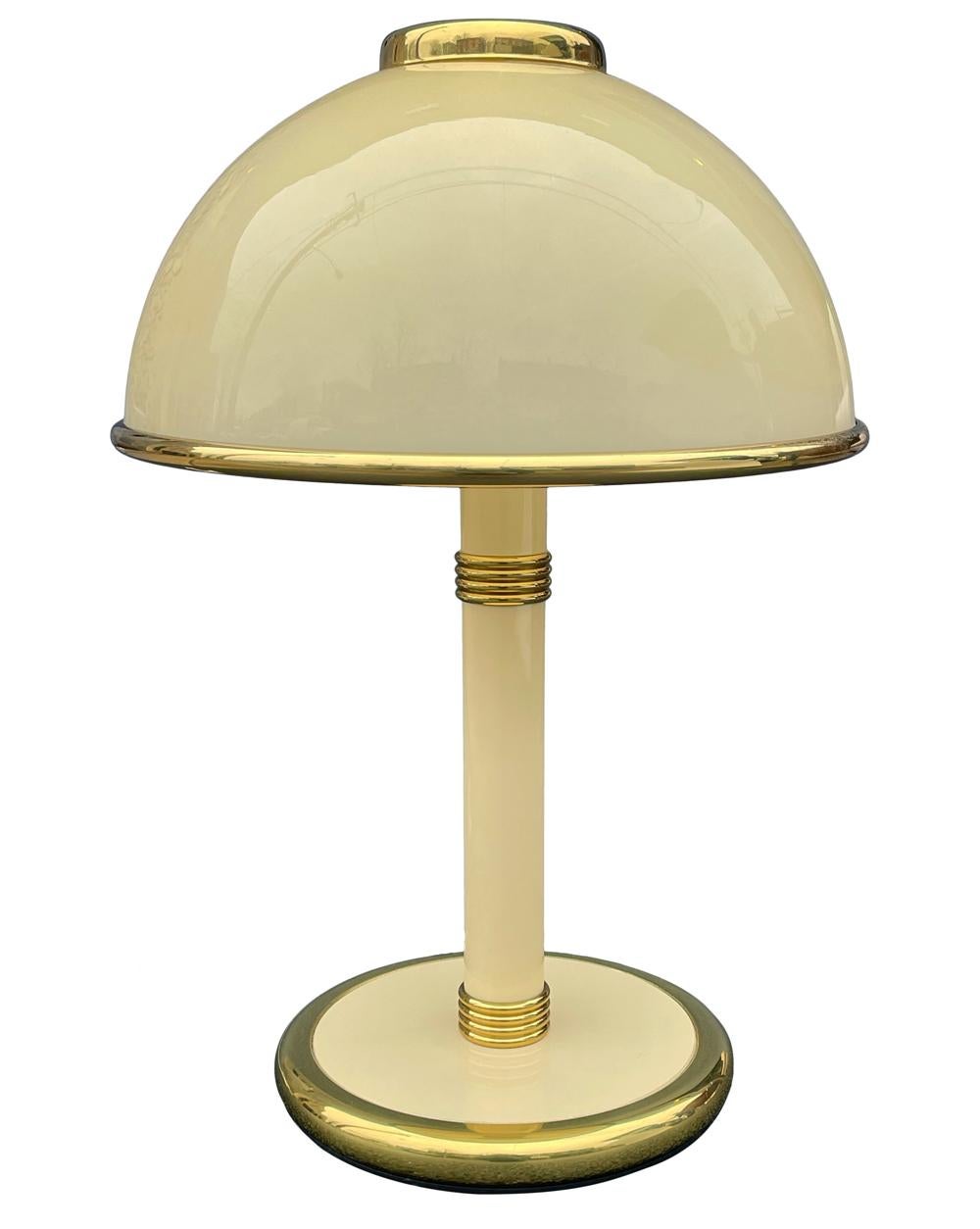 Mid-Century Italian Modern Art Glass Mushroom Table Lamp by Mazzega with Brass In Good Condition In Philadelphia, PA