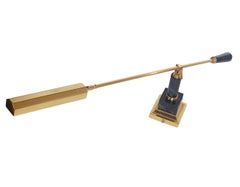 Lampada da scrivania o da tavolo in ottone e marmo nero della modernità italiana del Medioevo