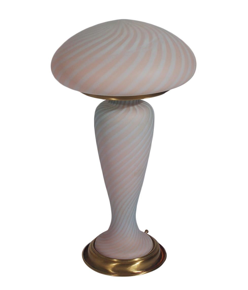 Midcentury Italian Modern Brass and Pink Swirl Art Glass Table Lamp after Murano In Good Condition For Sale In Philadelphia, PA