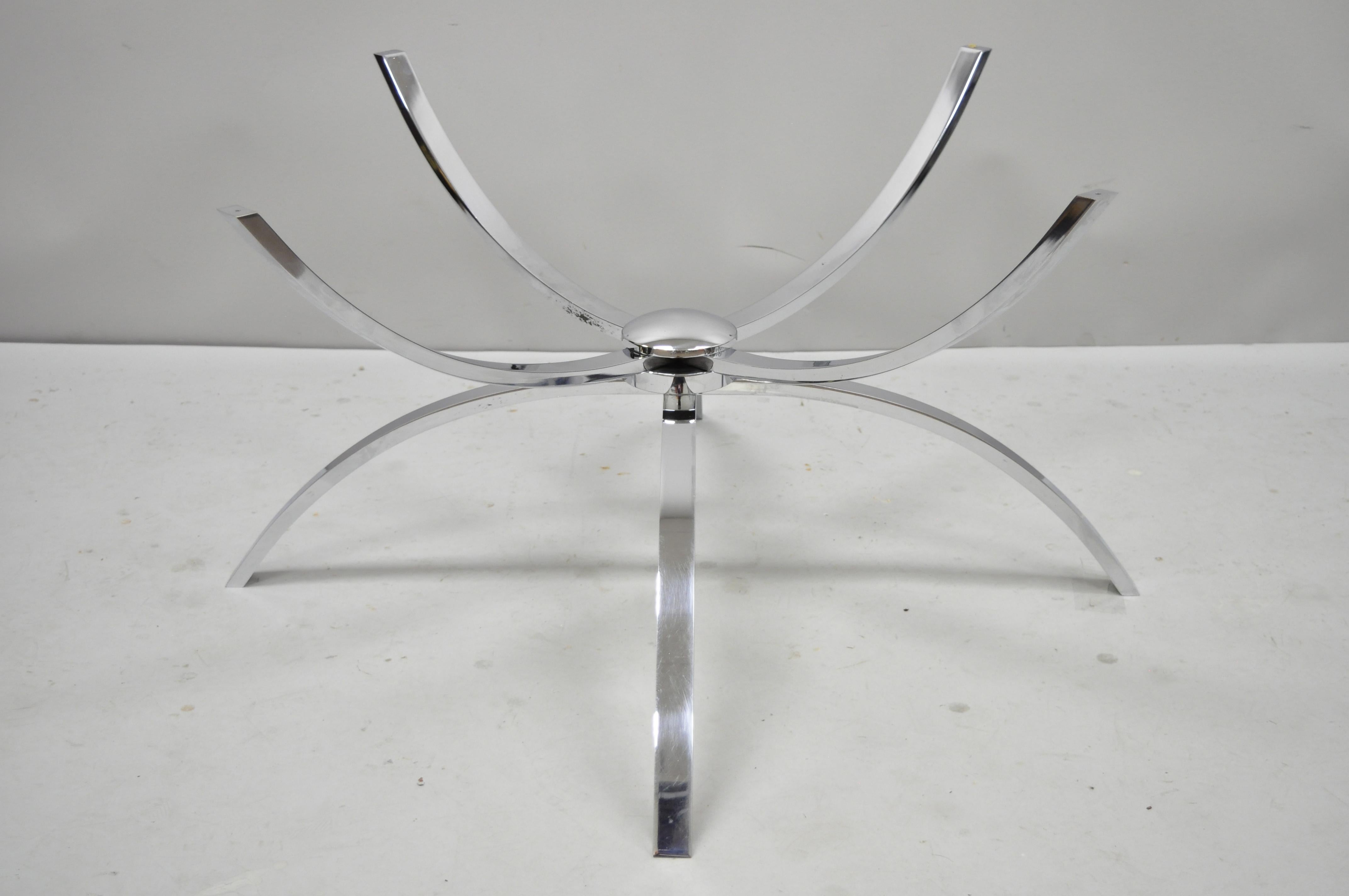 Table basse ronde à base araignée en acier chromé et plateau en verre, de style italien moderne du milieu du siècle dernier en vente 3