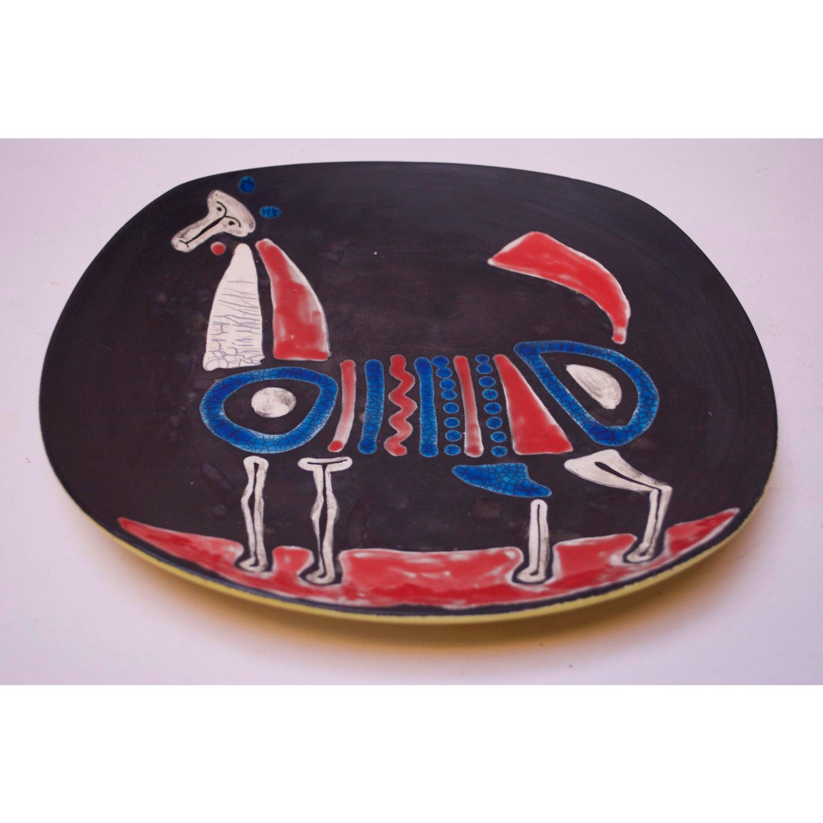 Hand painted ceramic Italian 1950s 'horse' decorative plate / charger by Raymor. Vibrant colors in blue, red, and white against a black background with glossy yellow underside styled after Picasso / Cubism. Very nice, vintage condition with slight