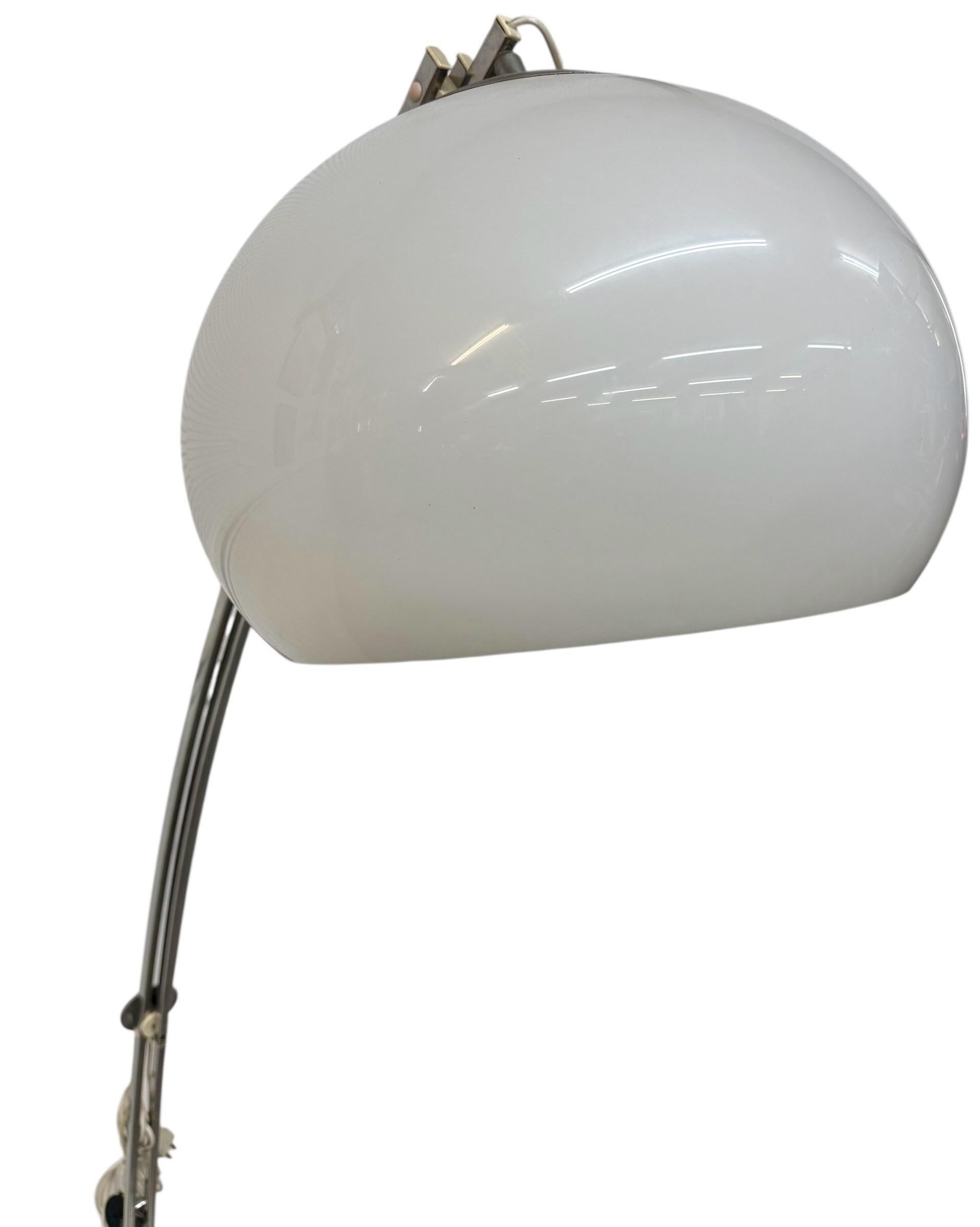 Mid-Century Modern Lampadaire moderne italien du milieu du siècle Goffredo Reggiani en chrome en vente