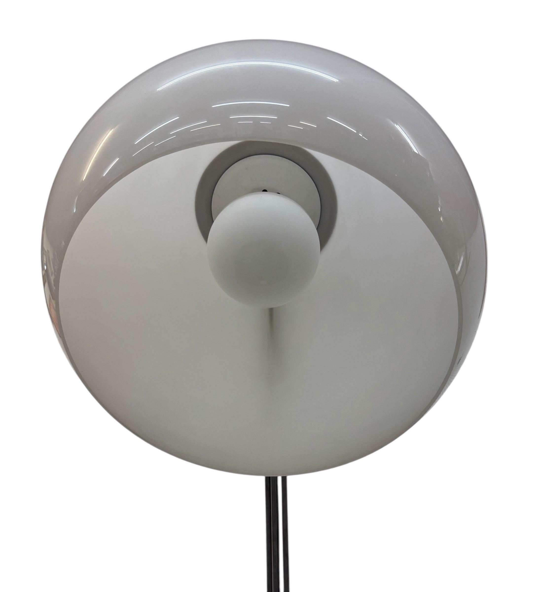 Lampadaire moderne italien du milieu du siècle Goffredo Reggiani en chrome Bon état - En vente à Clarksboro, NJ