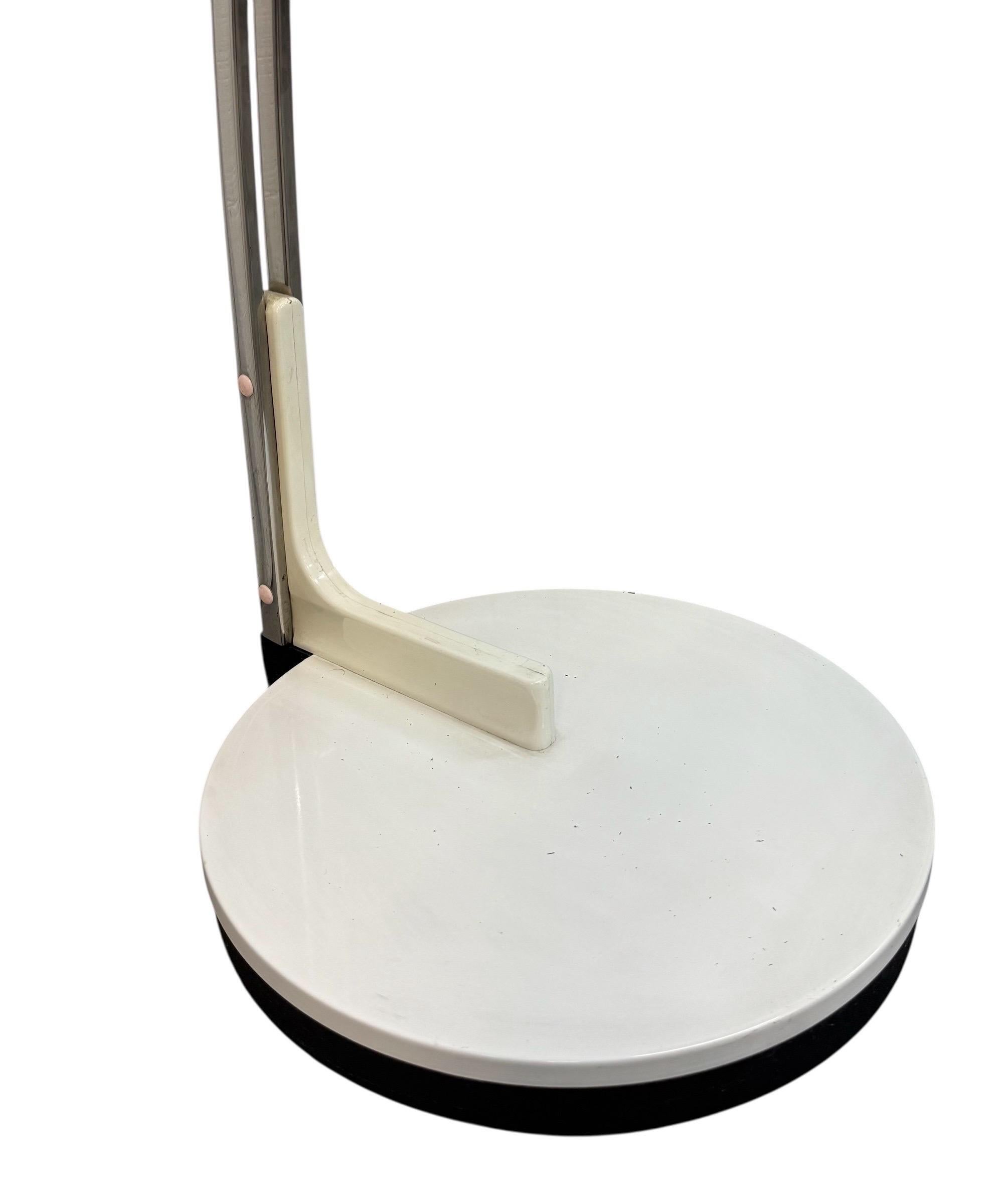 20ième siècle Lampadaire moderne italien du milieu du siècle Goffredo Reggiani en chrome en vente