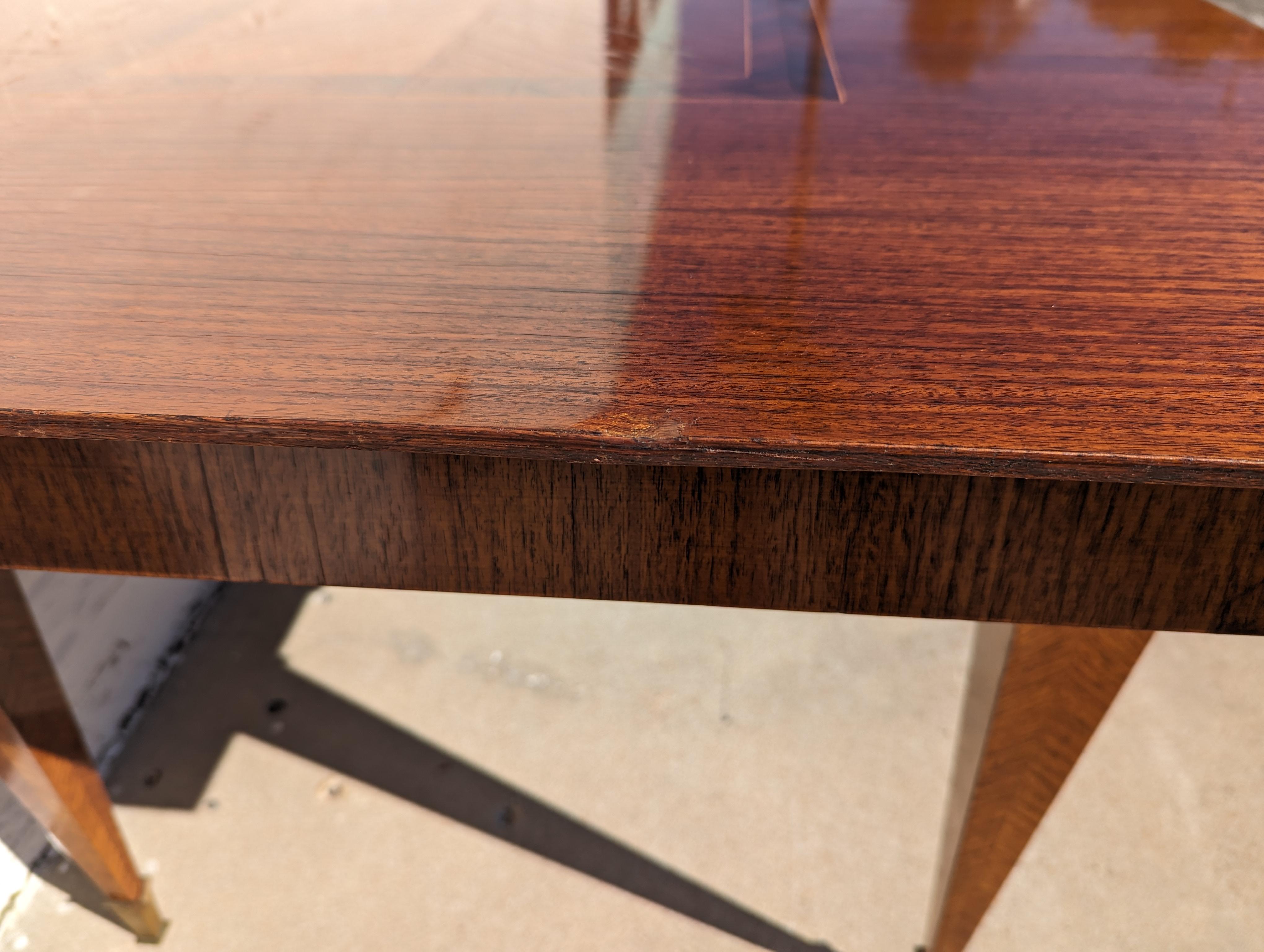 Milieu du XXe siècle Table de salle à manger italienne moderne du milieu du siècle dernier laquée à chevrons en vente