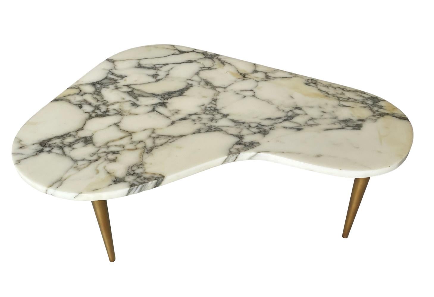 Mid-Century Modern Mid Century Italian Modern Kidney Shape Marble Side Table or Coffee Table For Sale