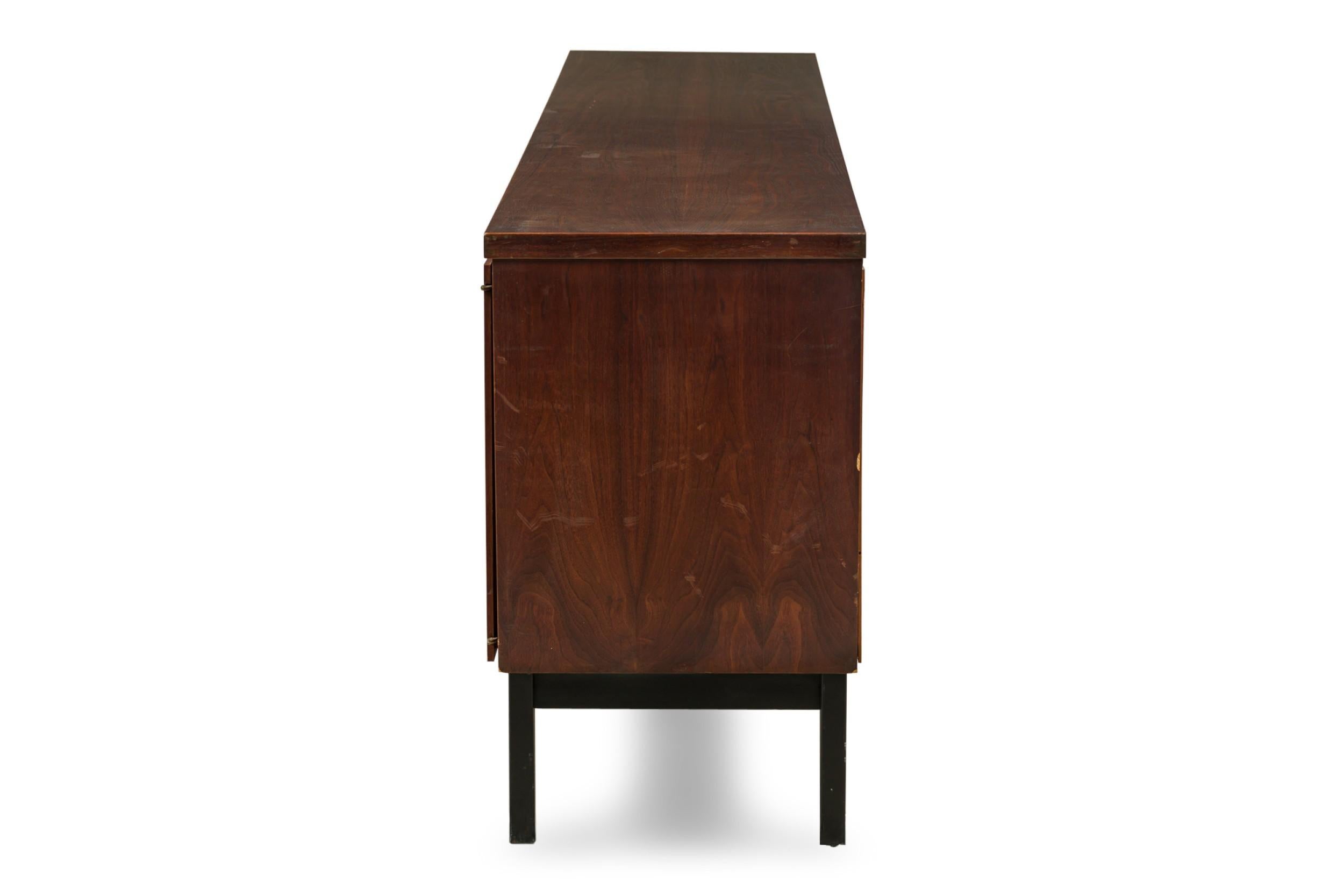 Mid-Century Modern Crédence/ Buffet italienne moderne du milieu du siècle dernier, à 4 portes, en acajou et liège en vente
