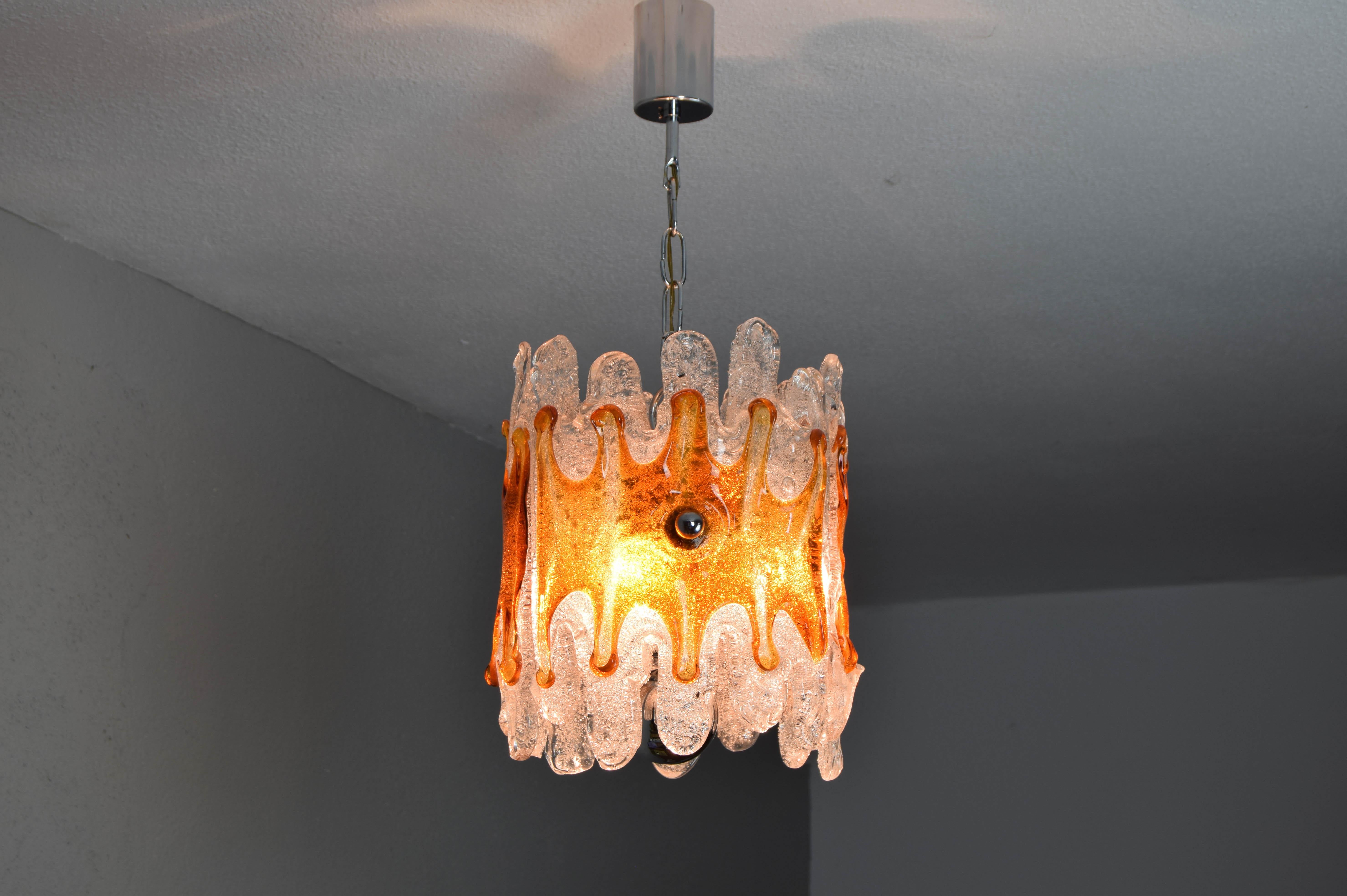 Midcentury Italian Modern Mazzega Amber and Clear Lava Murano Chandelier, 1960s For Sale 4