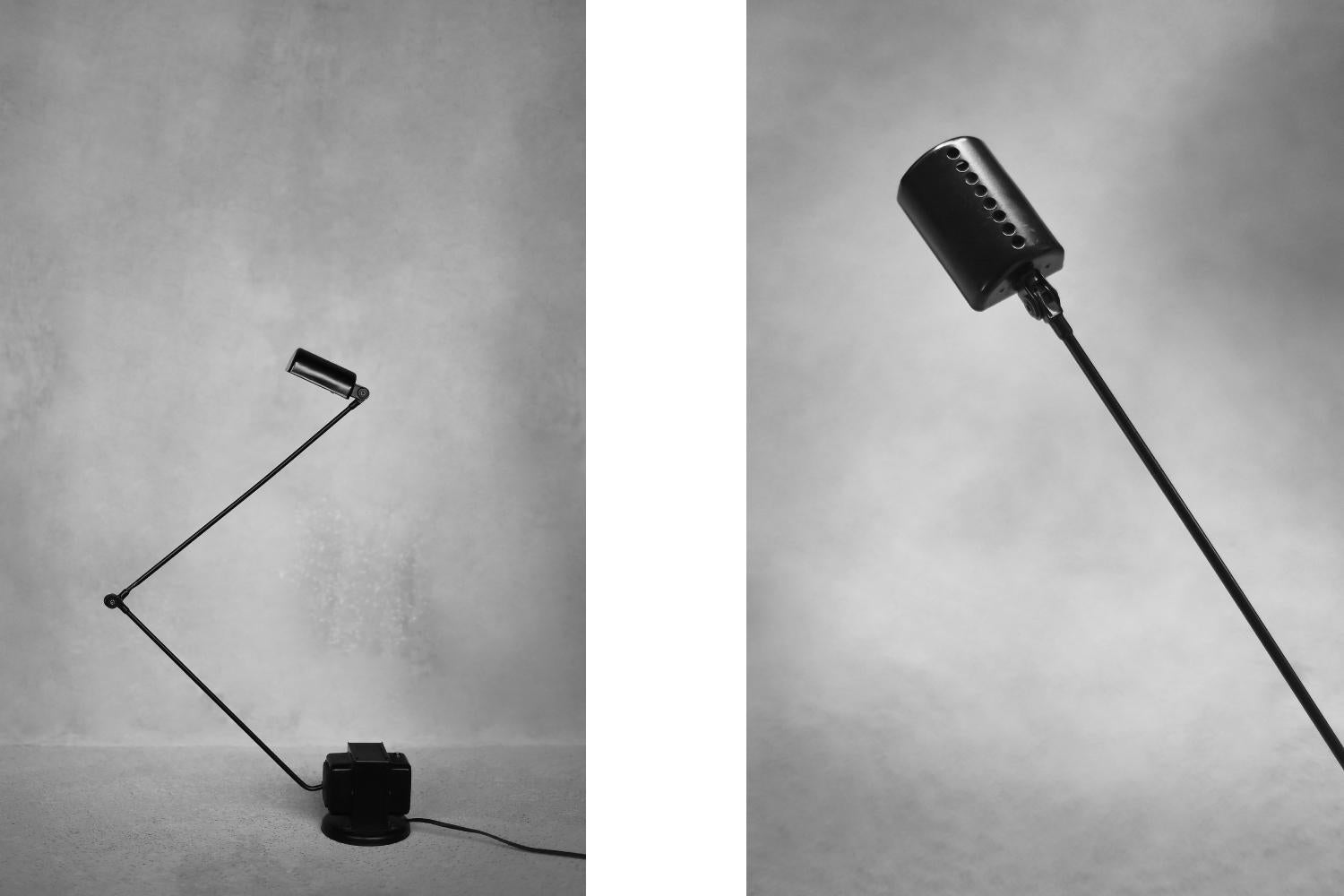 Mid-Century Italian Modern Minimalist Black Desk Lamp Daphine by Tommaso Cimini  In Good Condition In Warszawa, Mazowieckie