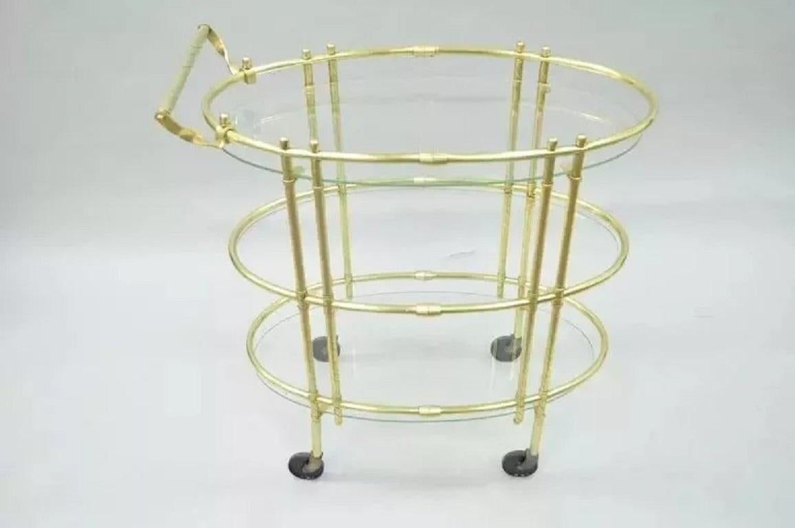 Chariot de bar ovale à trois plateaux en laiton poli et verre, de style italien moderne du milieu du siècle dernier en vente 1