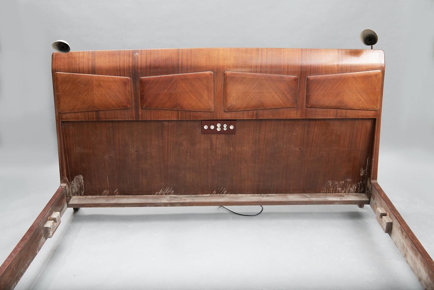 Mid Century Italian Modern rosewood Bed Frame with two reading lamps
The price shown is in the original condition.
We have our own workshop and we can restore this item professionally, please be free to ask the fully restored price for this item.