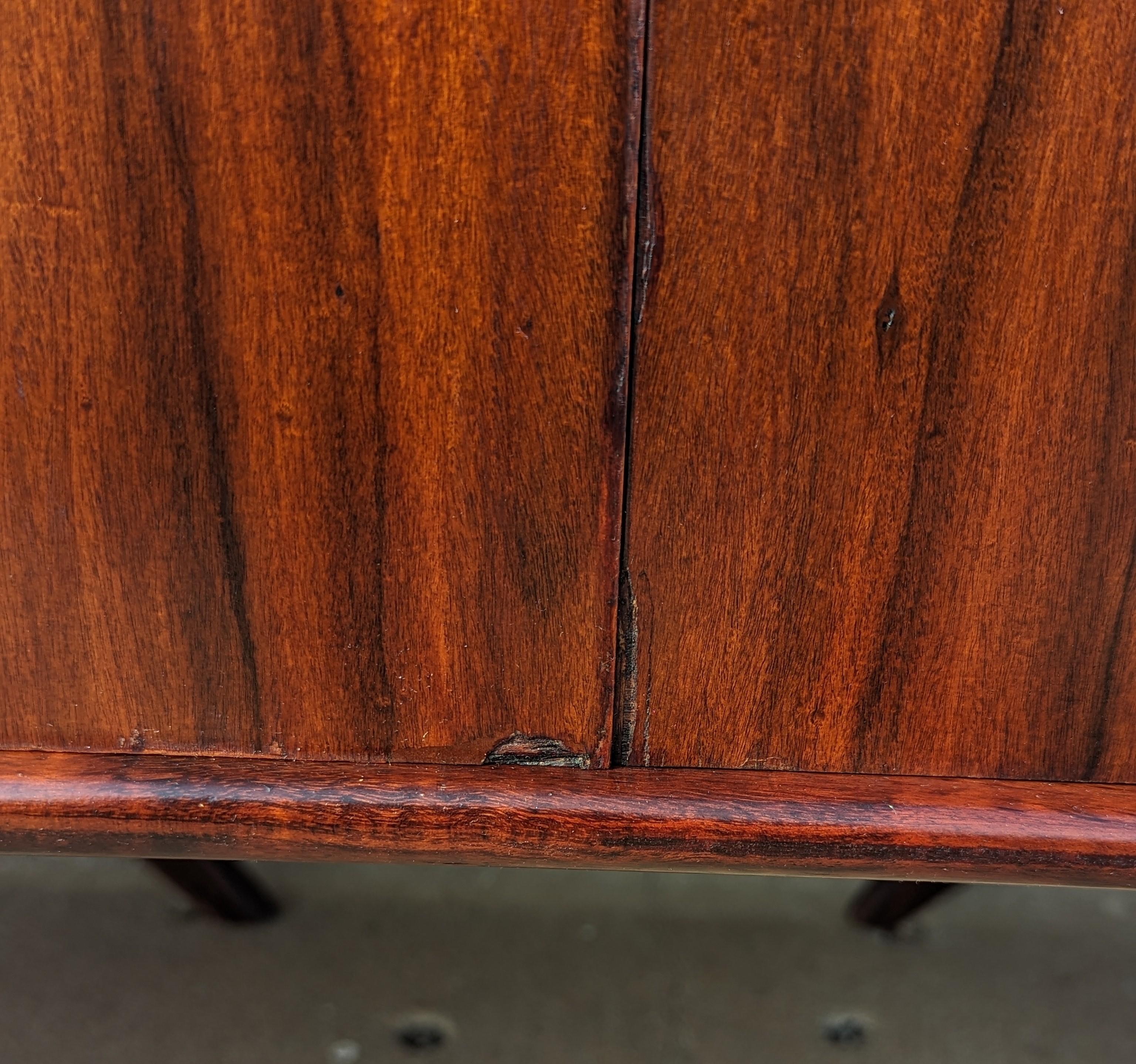 Mid Century Italian Modern Rosewood Cabinet  For Sale 8