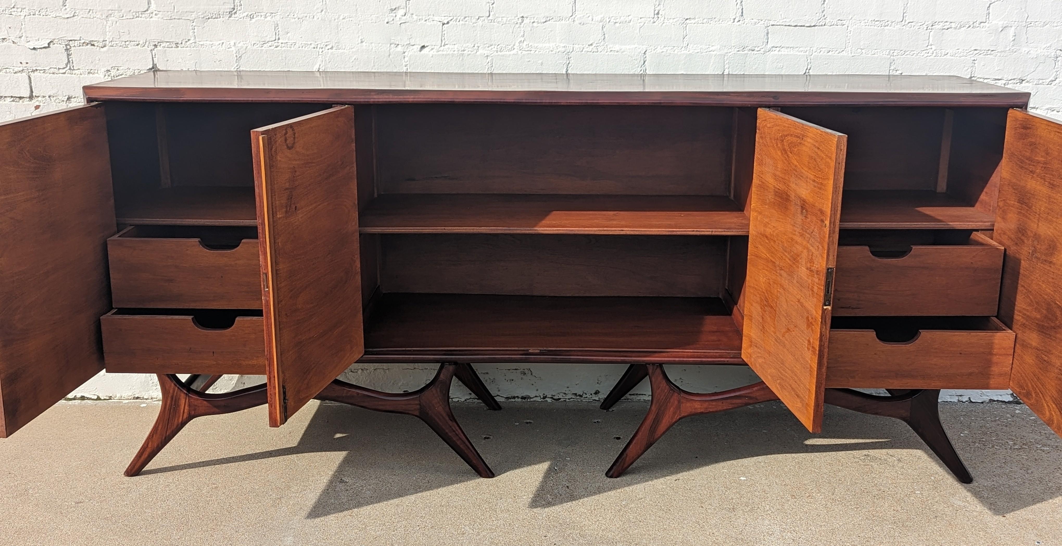 Mid Century Italian Modern Rosewood Cabinet  For Sale 3