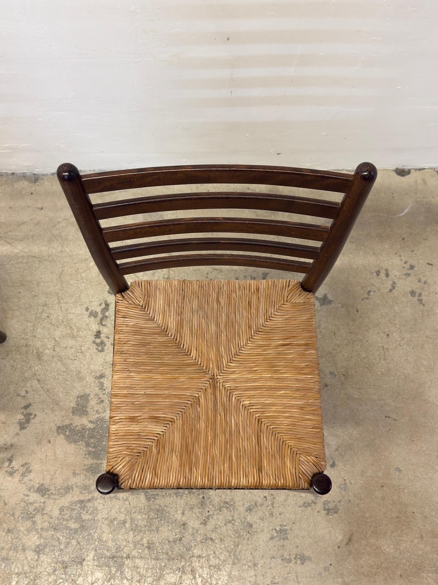 Paire de tabourets à dossier haut en jonc et bois de la modernité italienne du milieu du siècle dernier en vente 9