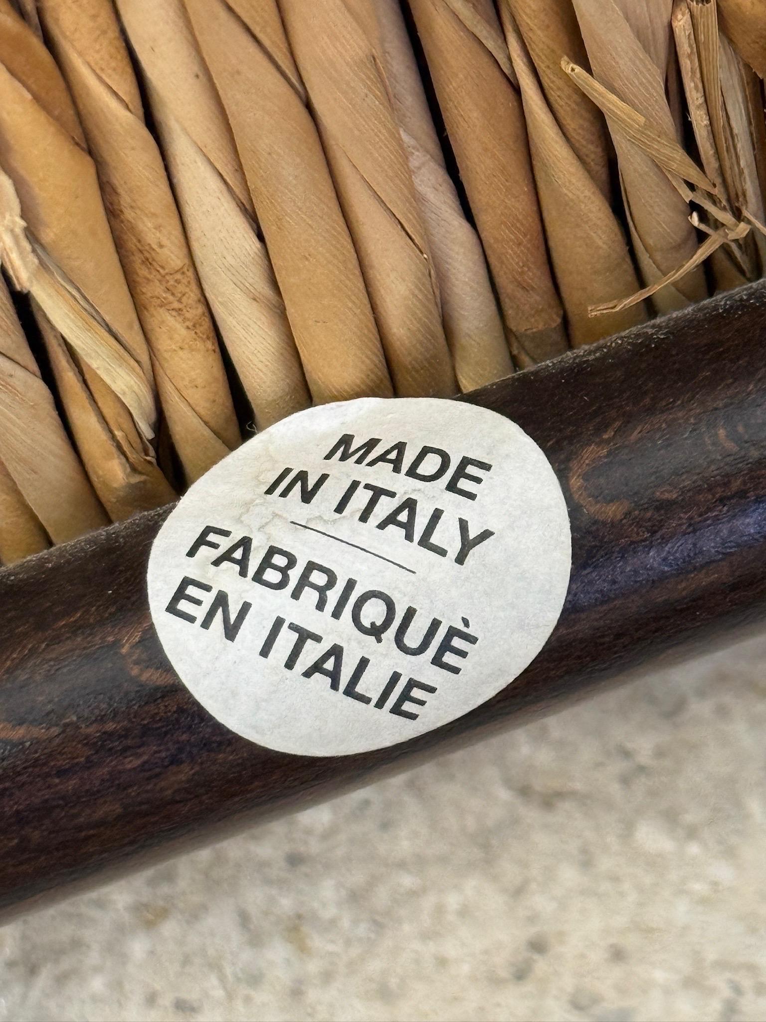 Paire de tabourets à dossier haut en jonc et bois de la modernité italienne du milieu du siècle dernier en vente 11