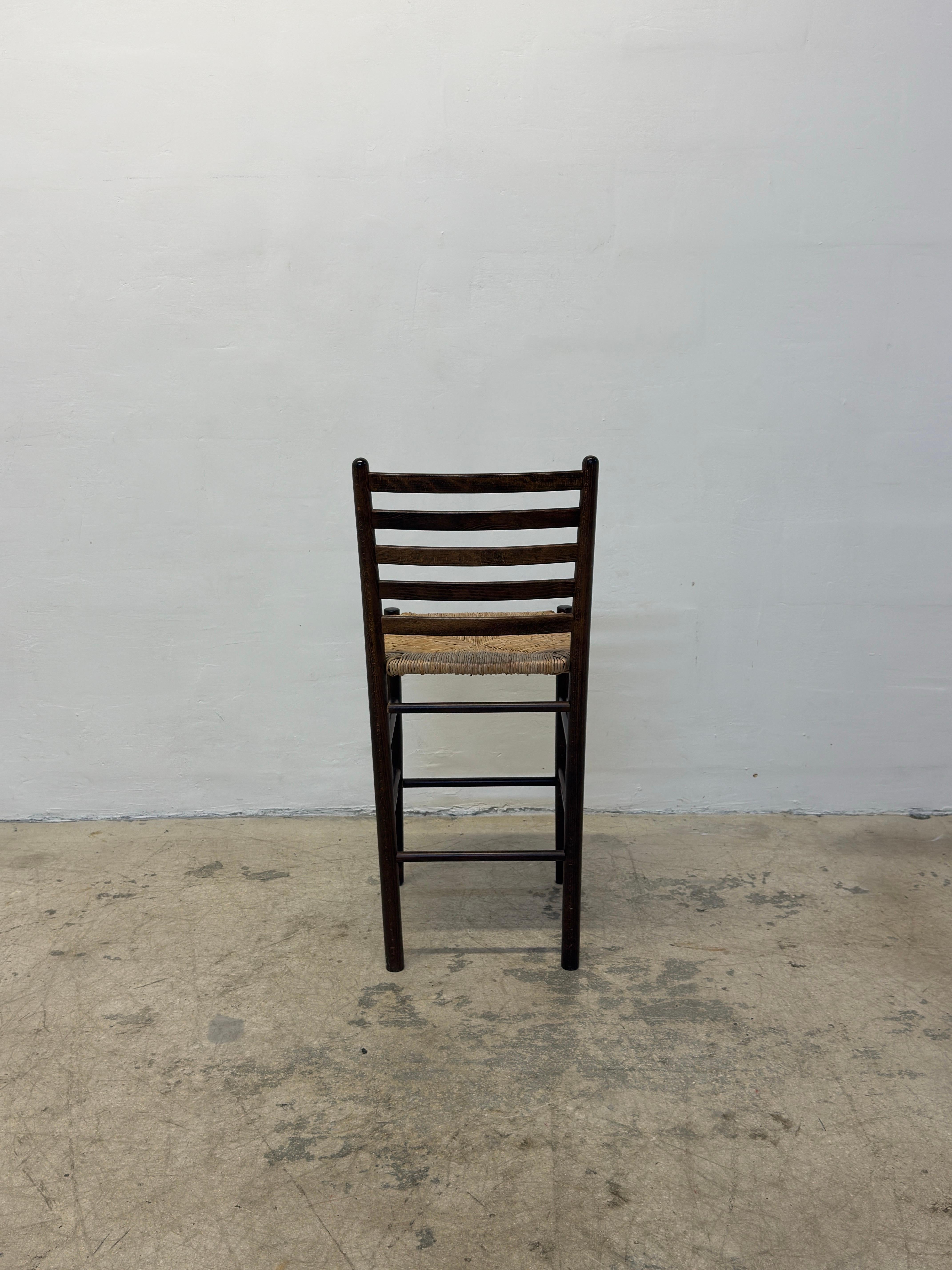 20ième siècle Paire de tabourets à dossier haut en jonc et bois de la modernité italienne du milieu du siècle dernier en vente