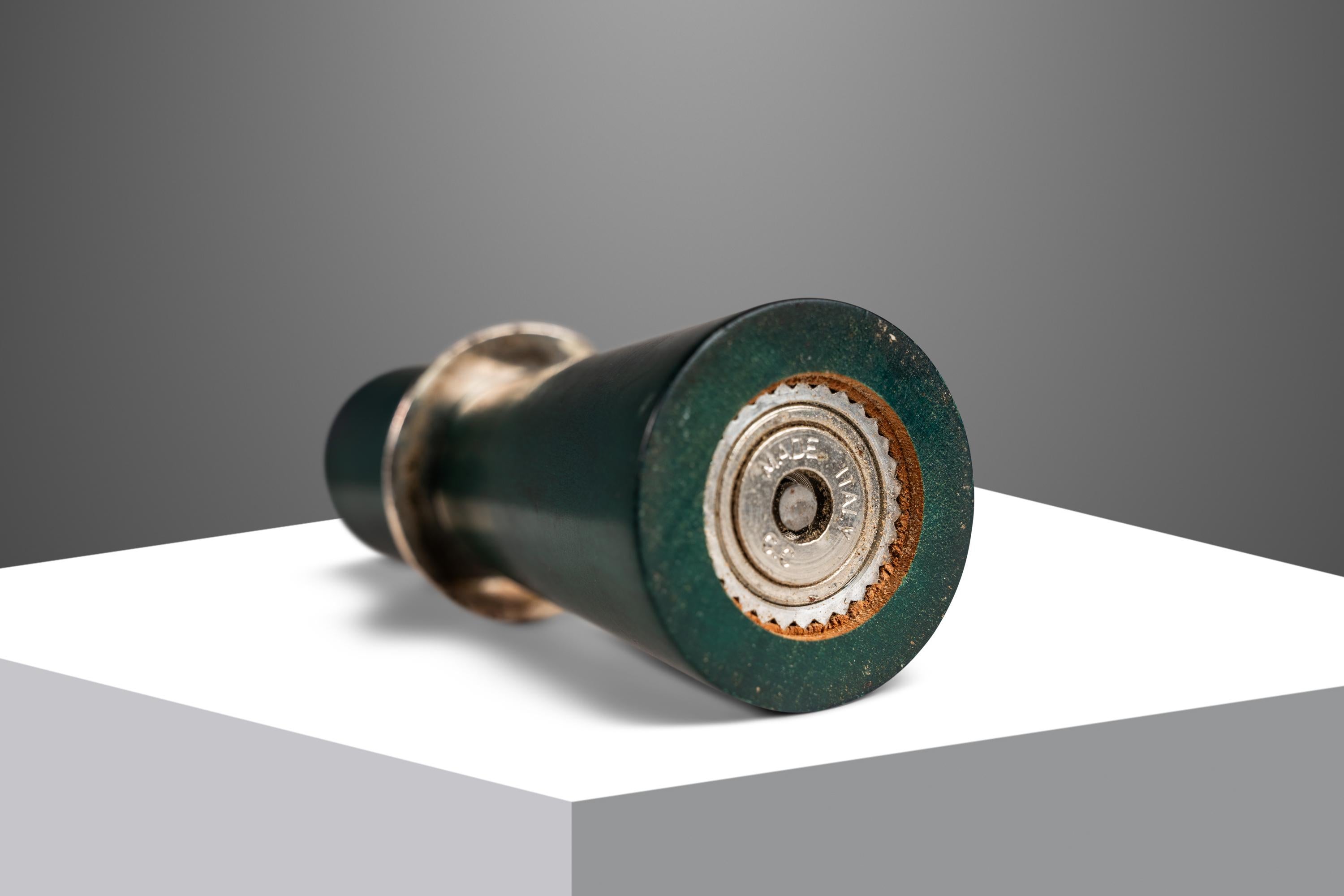 Mid-Century Italian Modern Salt & Pepper Grinders Shakers, Italy, c. 1970's 5