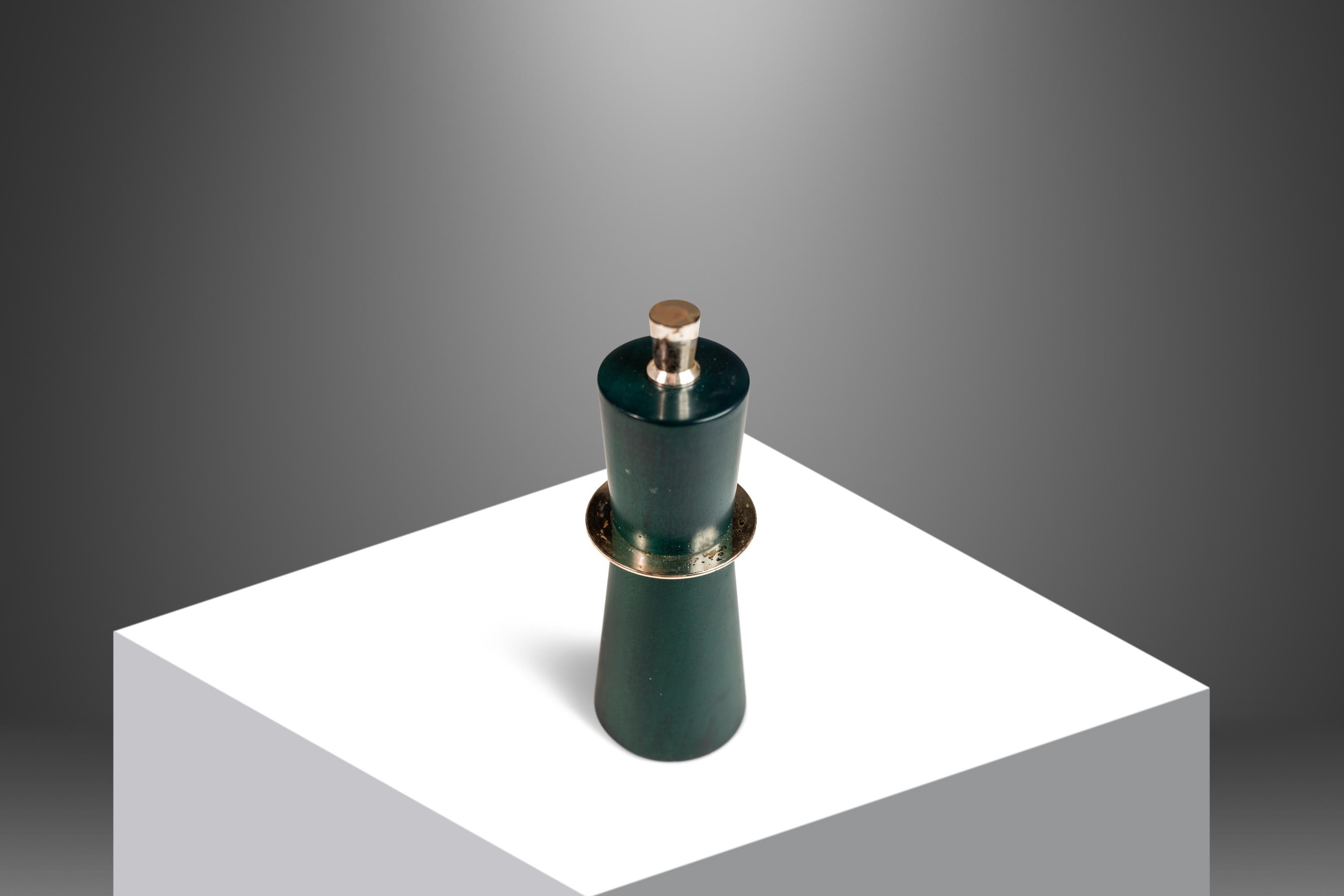 Mid-Century Italian Modern Salt & Pepper Grinders Shakers, Italy, c. 1970's 3
