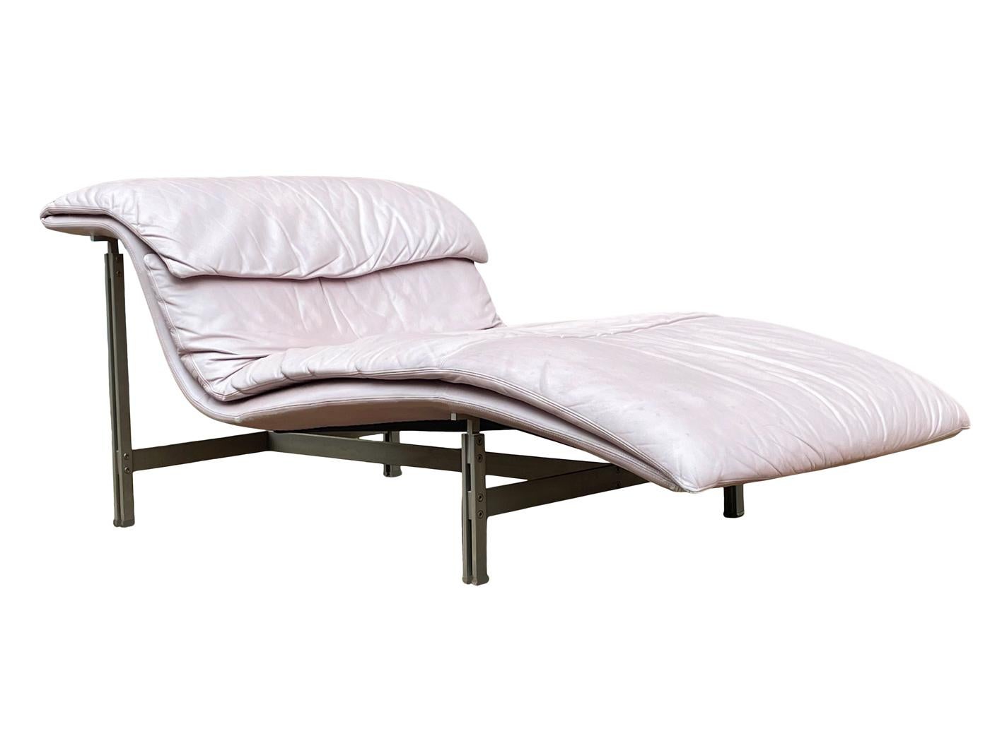 Italienischer moderner Saporiti-Sessel aus der Mitte des Jahrhunderts aus rosafarbenem Leder im Zustand „Gut“ im Angebot in Philadelphia, PA