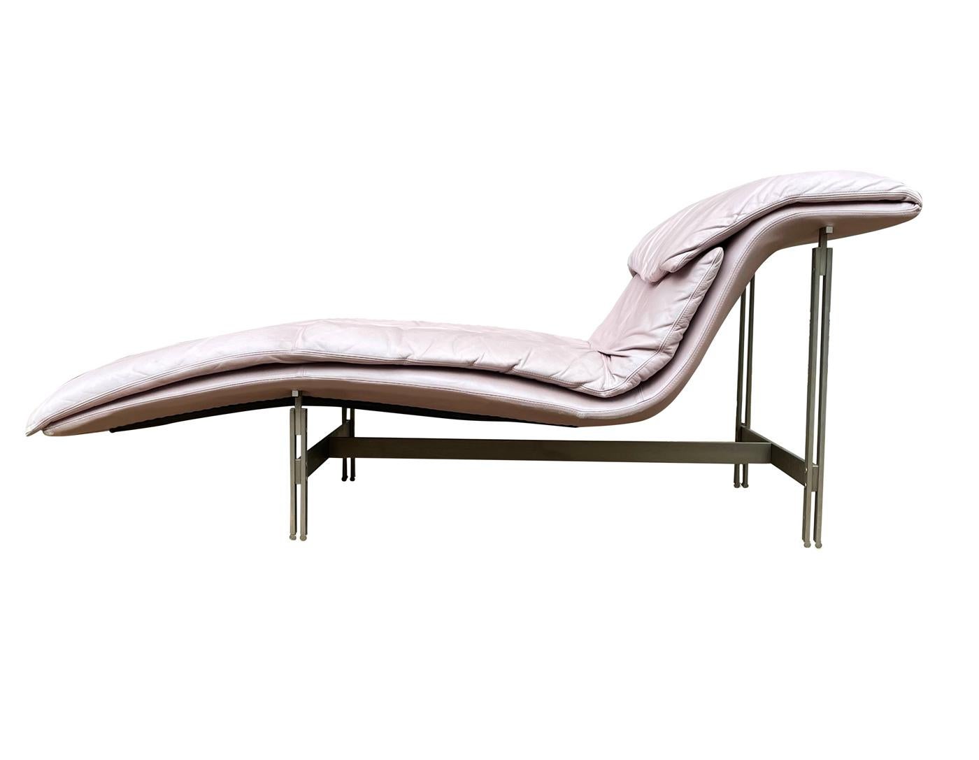 Italienischer moderner Saporiti-Sessel aus der Mitte des Jahrhunderts aus rosafarbenem Leder (Ende des 20. Jahrhunderts) im Angebot