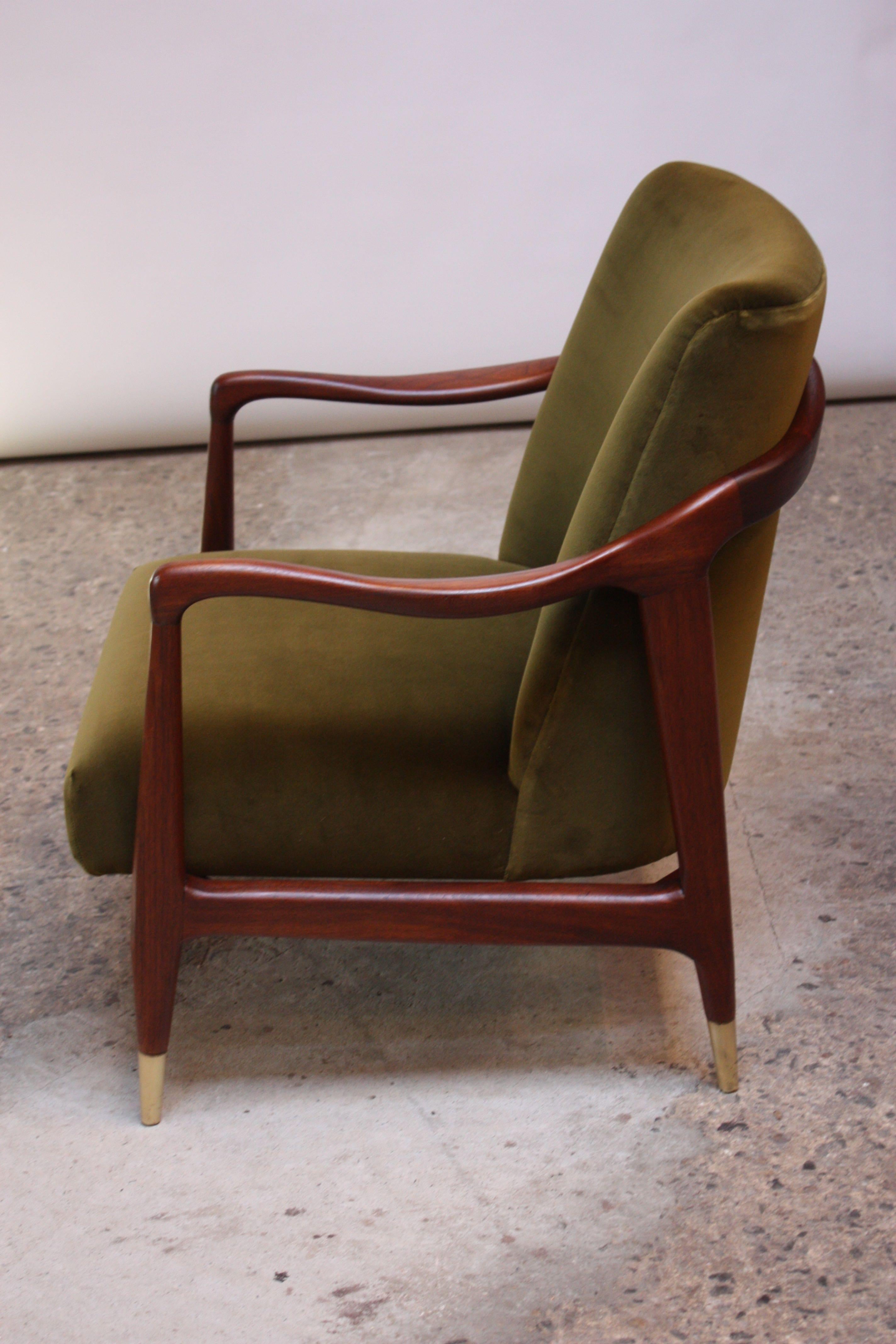 Midcentury Italian Modern Sculpted Walnut and Velvet Lounge Chair 1