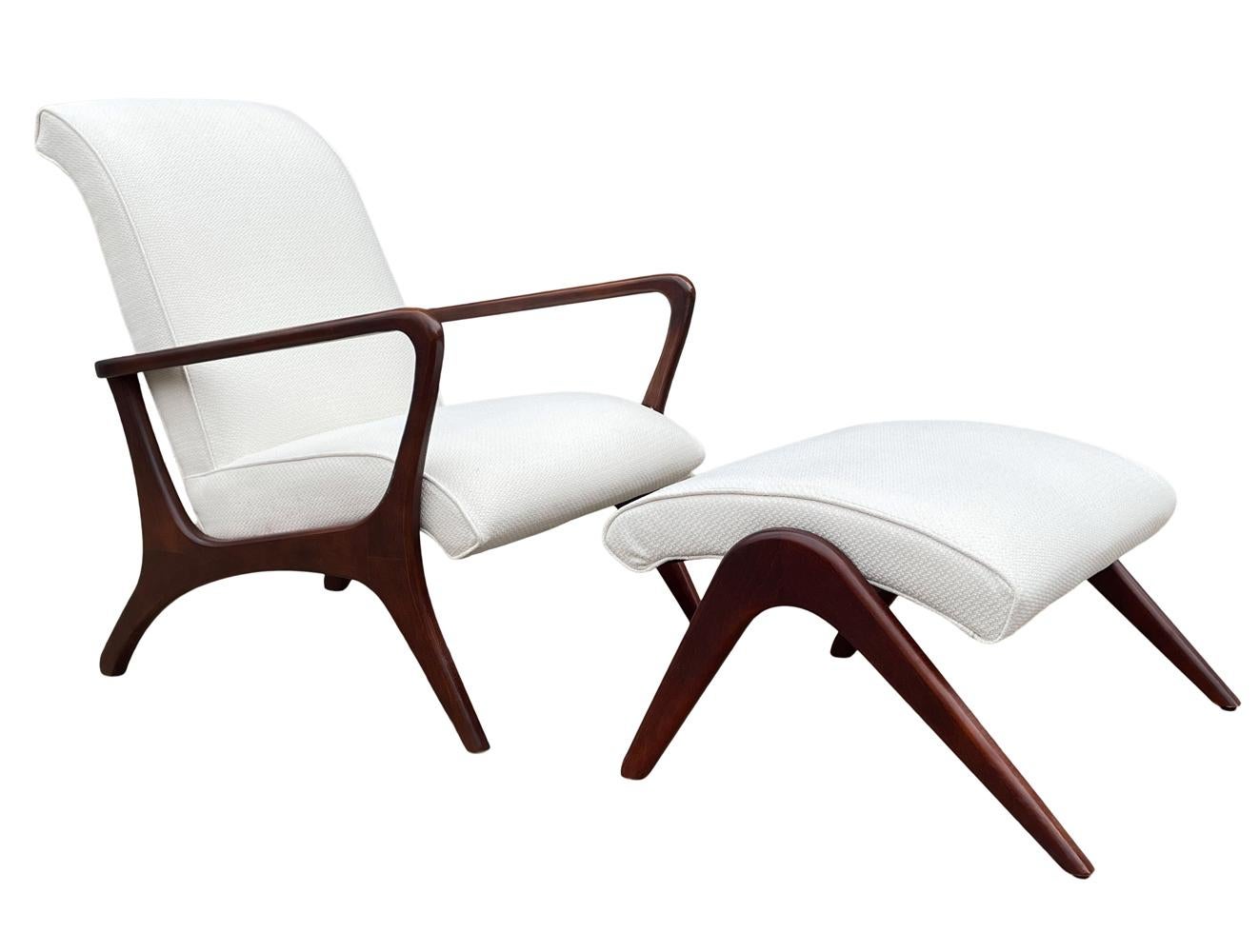 Mid Century Italian Modern Sculptural Lounge Chair & Ottoman in Walnut & White In Good Condition In Philadelphia, PA