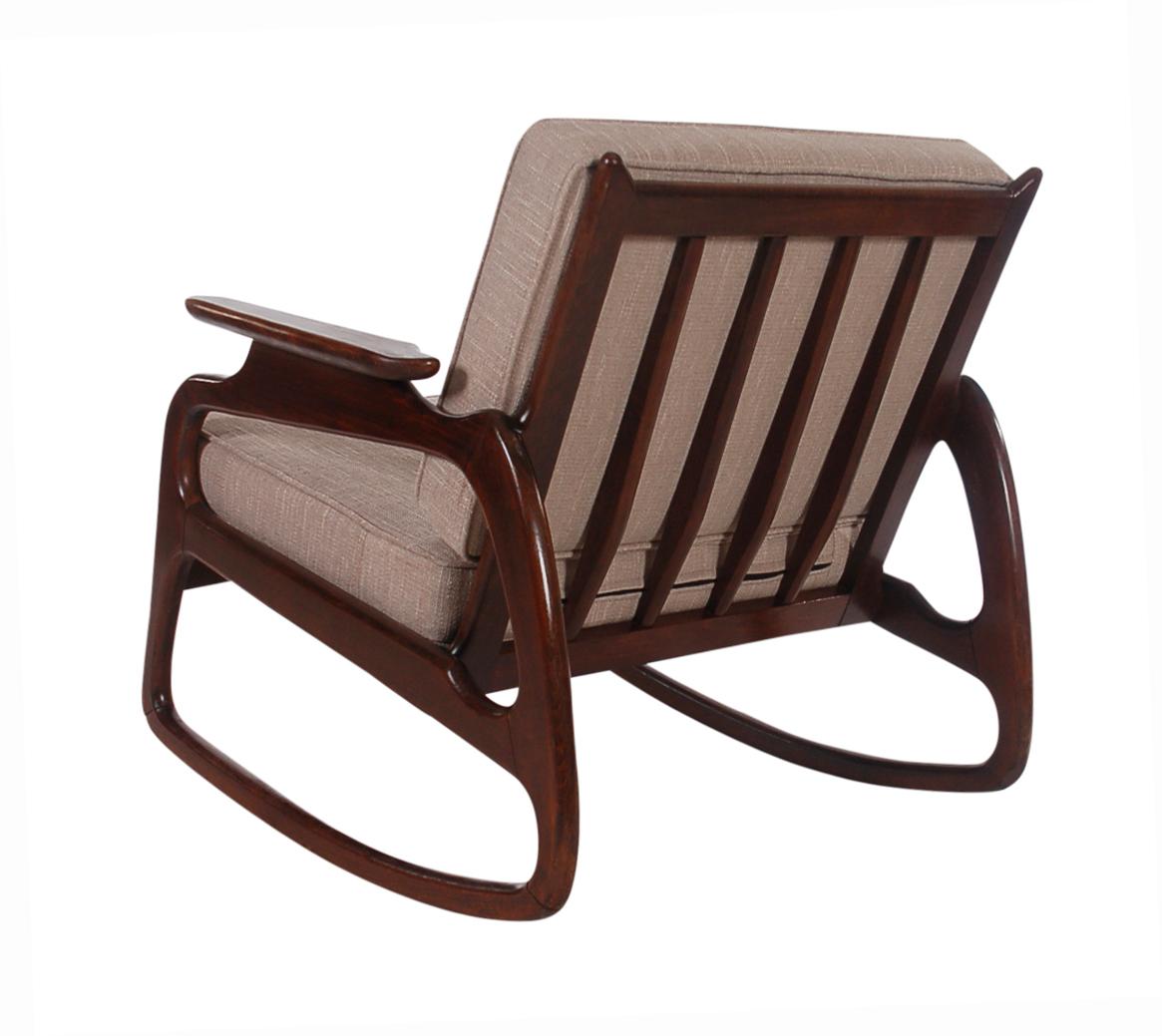 Mid-Century Modern Mid Century Italian Modern Sculptural Rocking Chair in Walnut after Gio Ponti For Sale