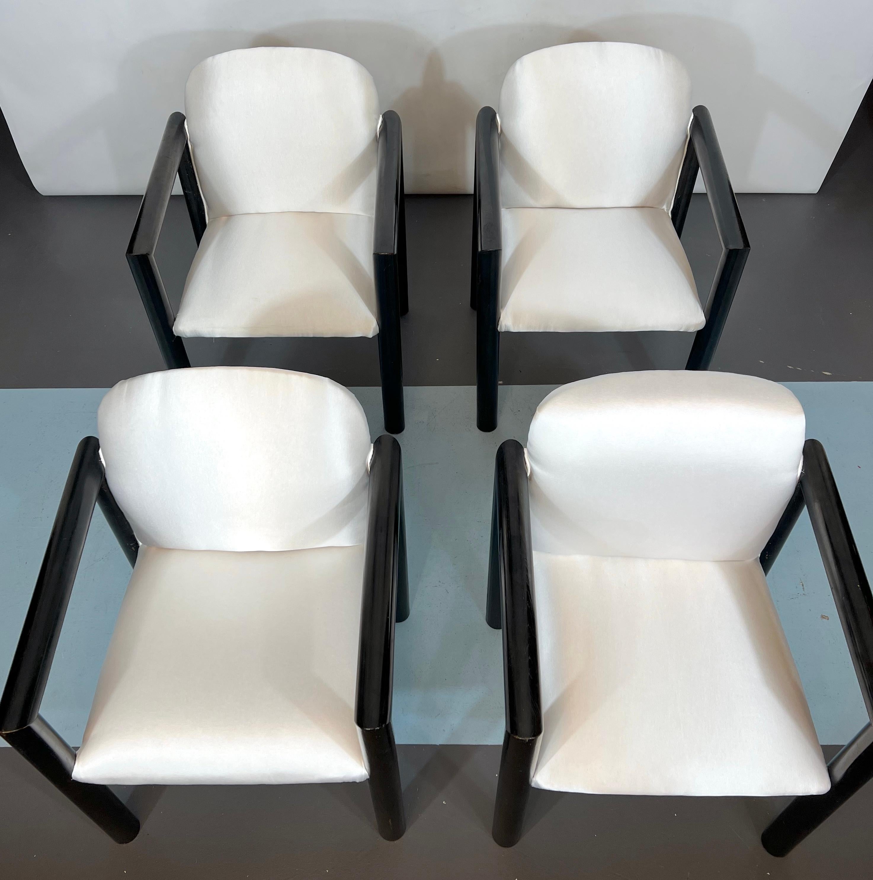 Mid-Century Italian Modern set of 4 armchairs from 70s In Good Condition For Sale In Catania, CT