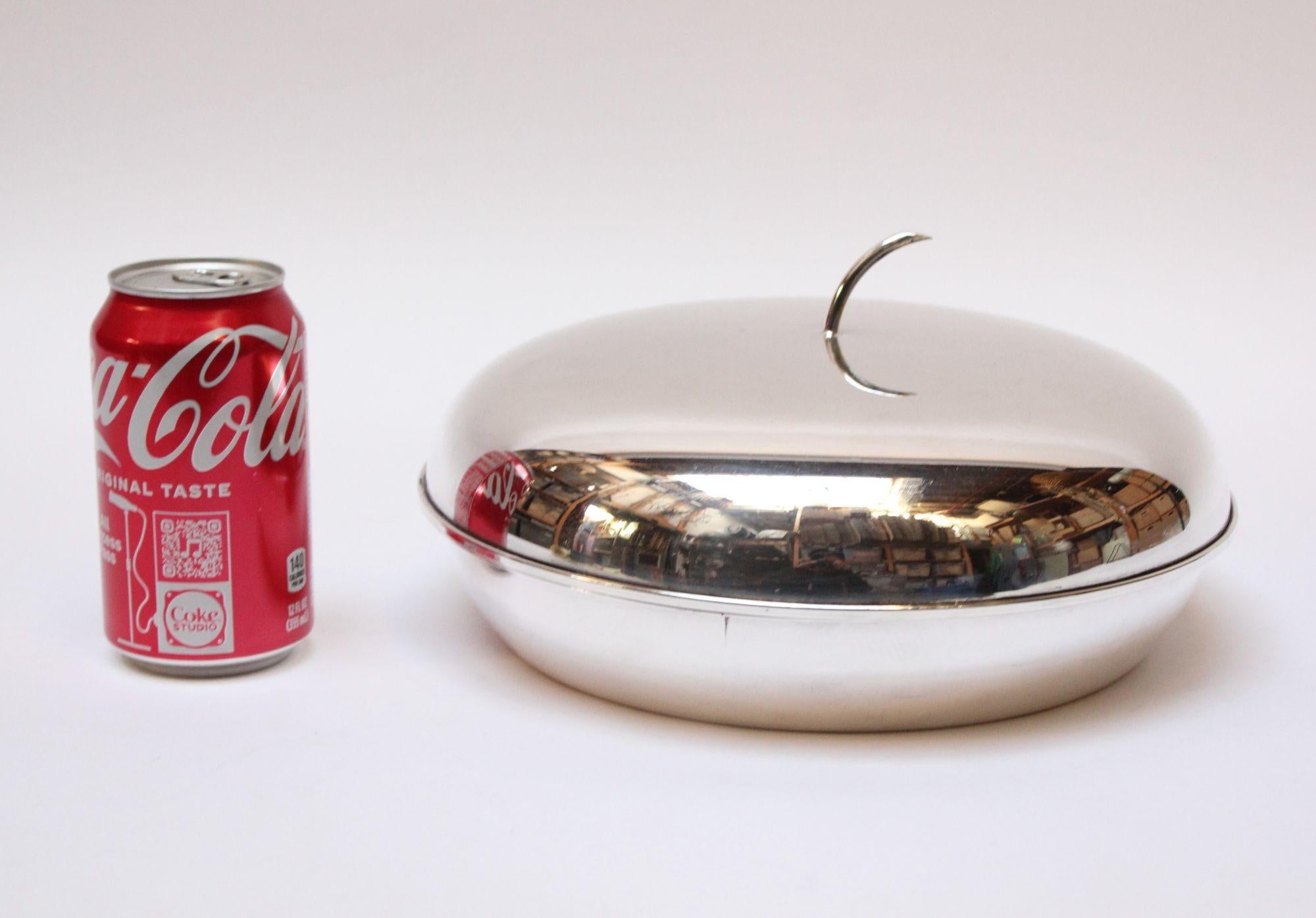 Mid-Century Italian Modern Silver-Plated Round Lidded Serving / Candy Dish In Good Condition For Sale In Brooklyn, NY