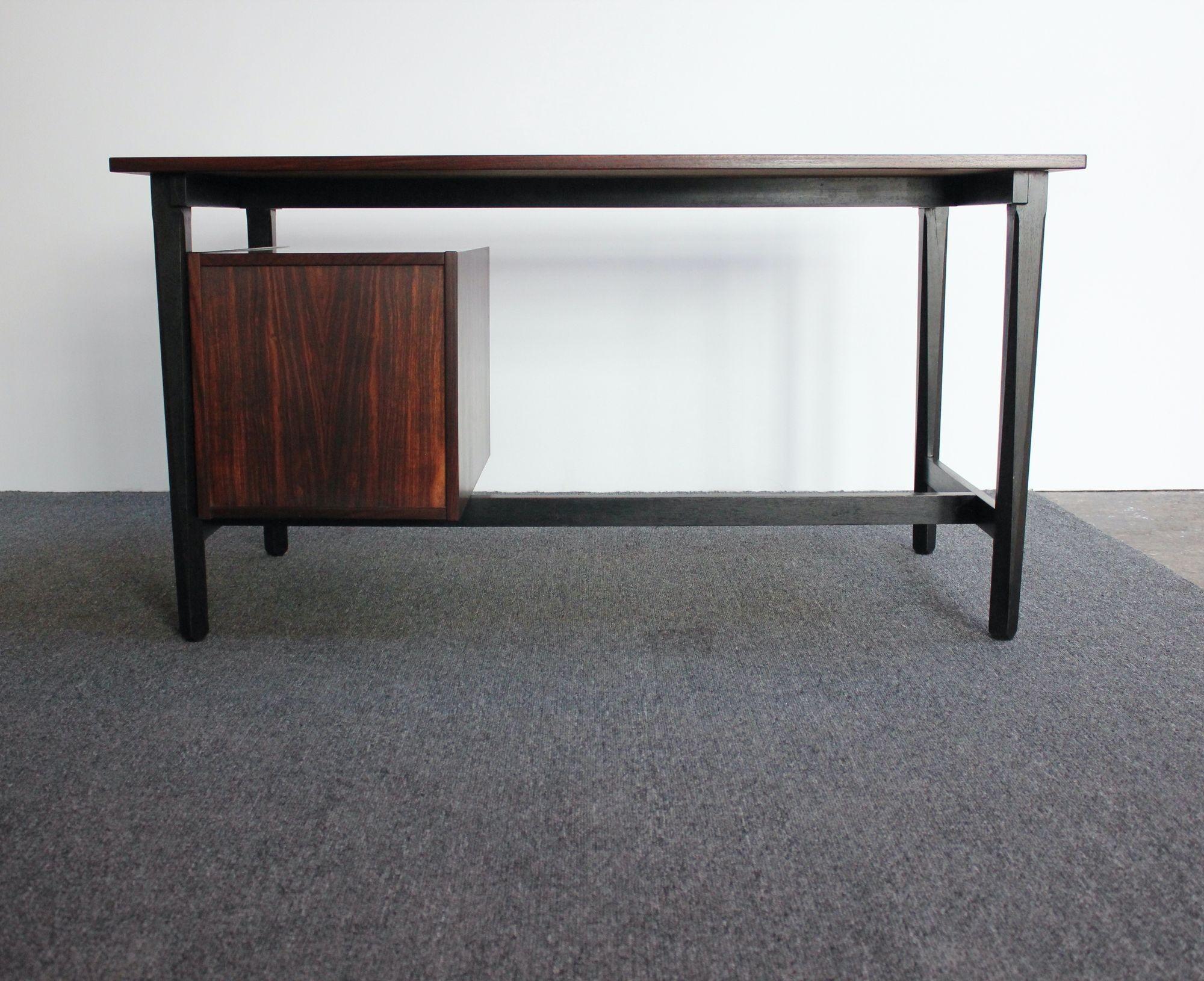 Mid-Century Italian Modern Single-Pedestal Rosewood Desk by Stildomus For Sale 1