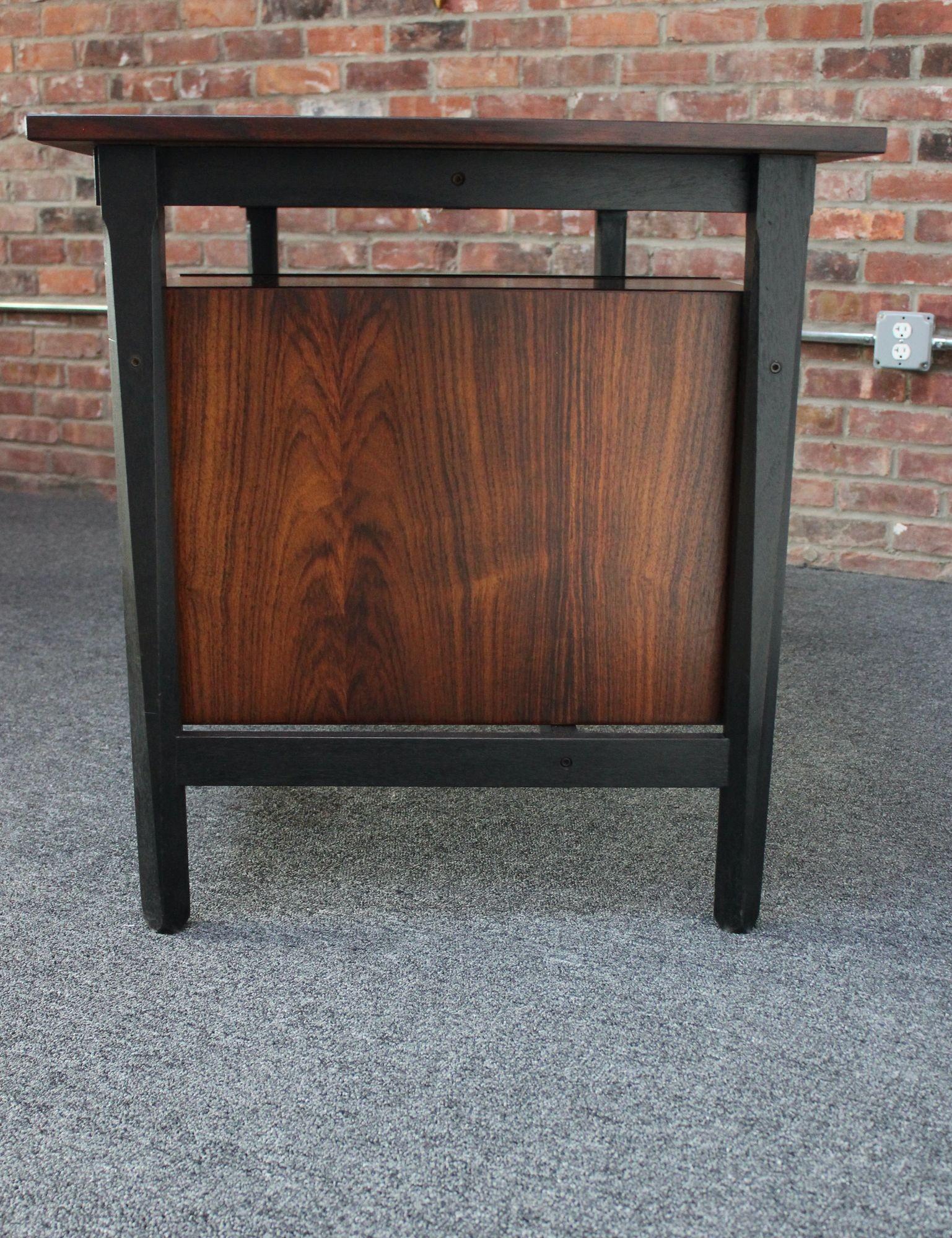 Brass Mid-Century Italian Modern Single-Pedestal Rosewood Desk by Stildomus For Sale