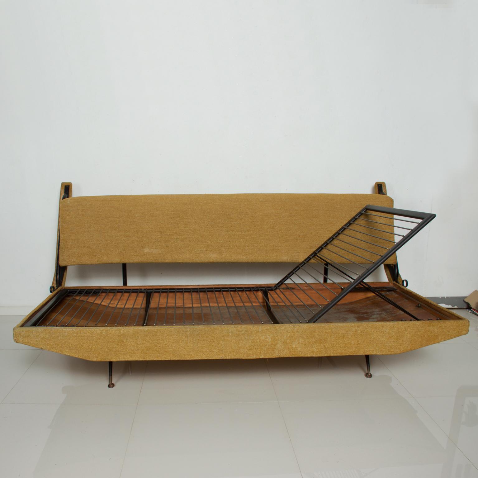 Mid-Century Modern Midcentury Italian Modern Sofa Day Bed Styled Osvaldo Borsani