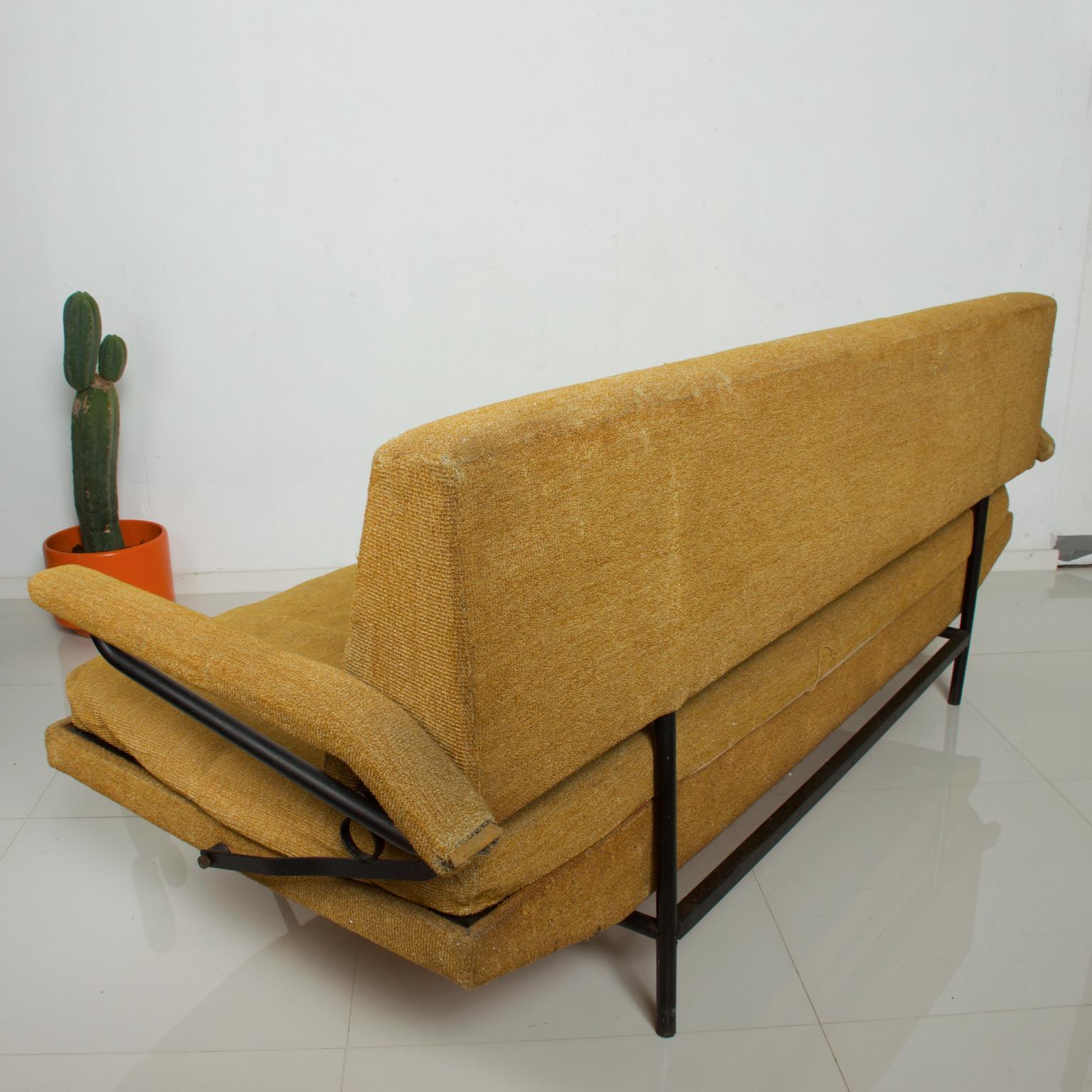 Mid-20th Century Midcentury Italian Modern Sofa Day Bed Styled Osvaldo Borsani