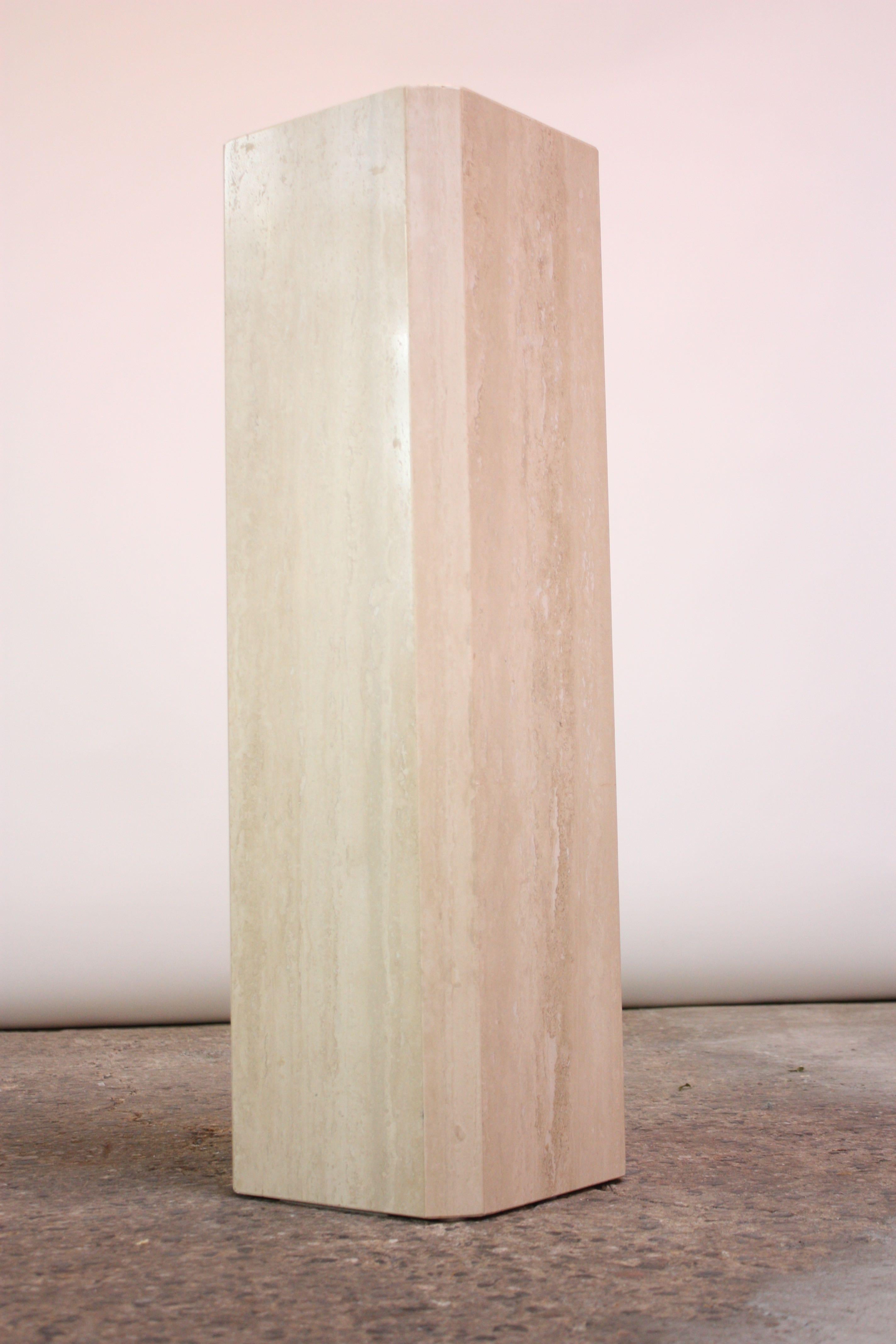 Display column / pedestal in polished and sealed travertine (7/8